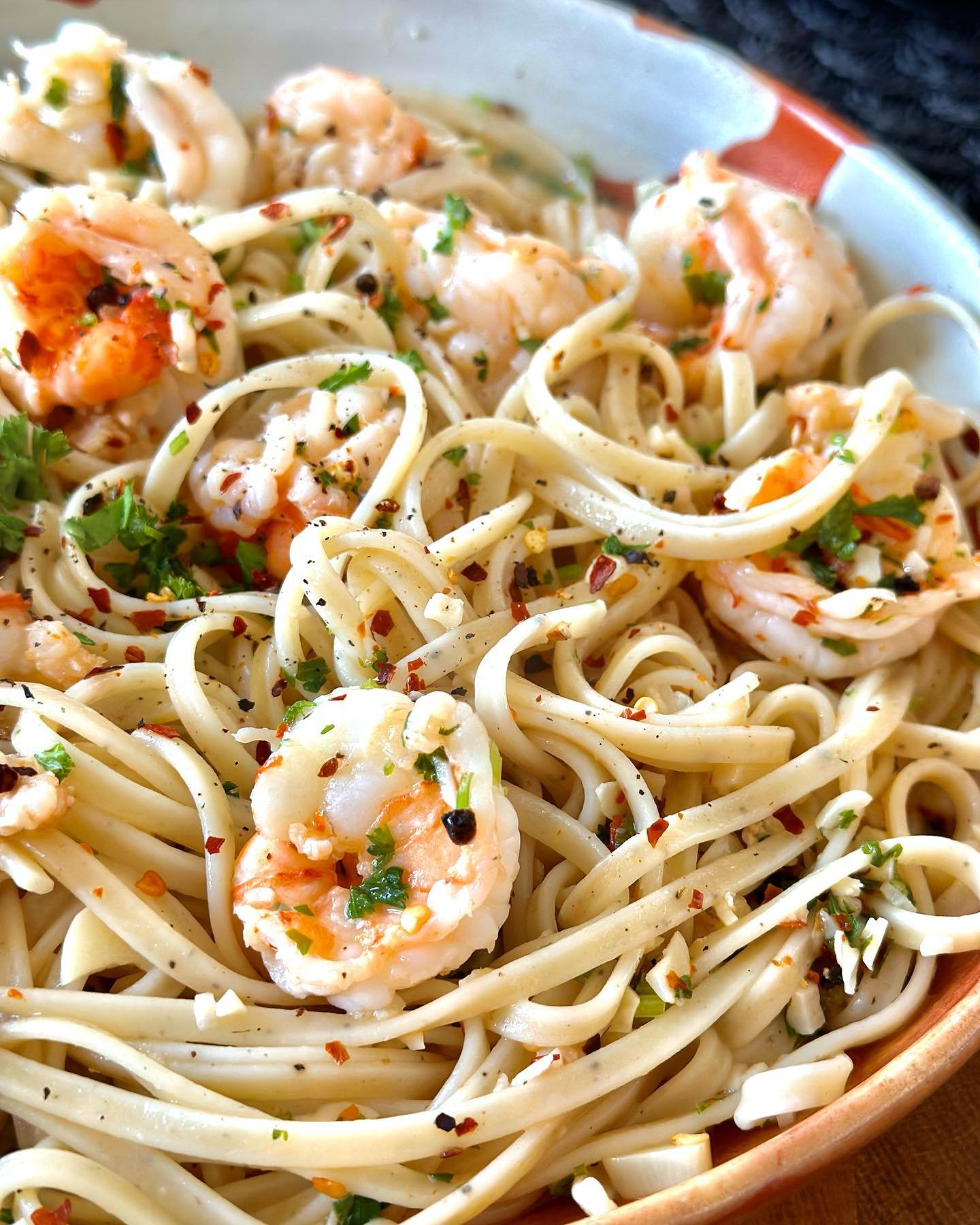 🦐🍝🤌🏽

If you are ISO a summer pasta dish, this is it. Garlicky,butter and tangy, this wine soaked pasta dish is perfect to serve with another glass of wine and some great conversation 😎.

This recipe also works beautifully with fish, mussels, cl