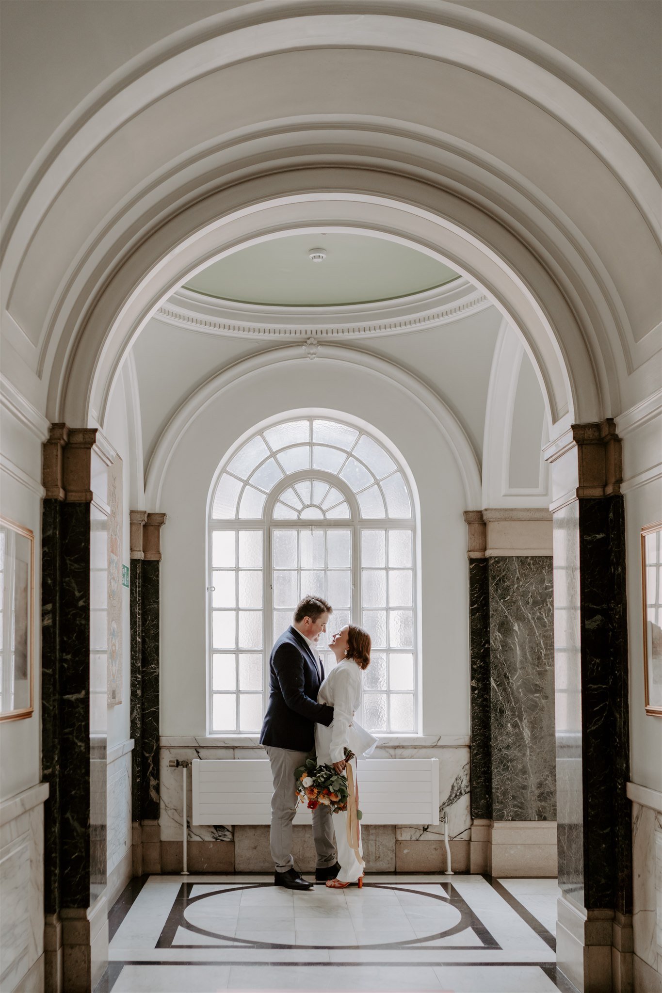 stylish london wedding Islington Town Hall wedding 