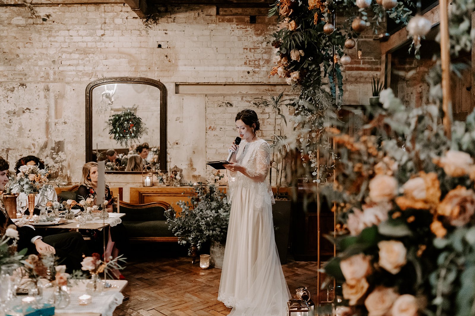 bride giving speech London Clapton Country Club wedding photography