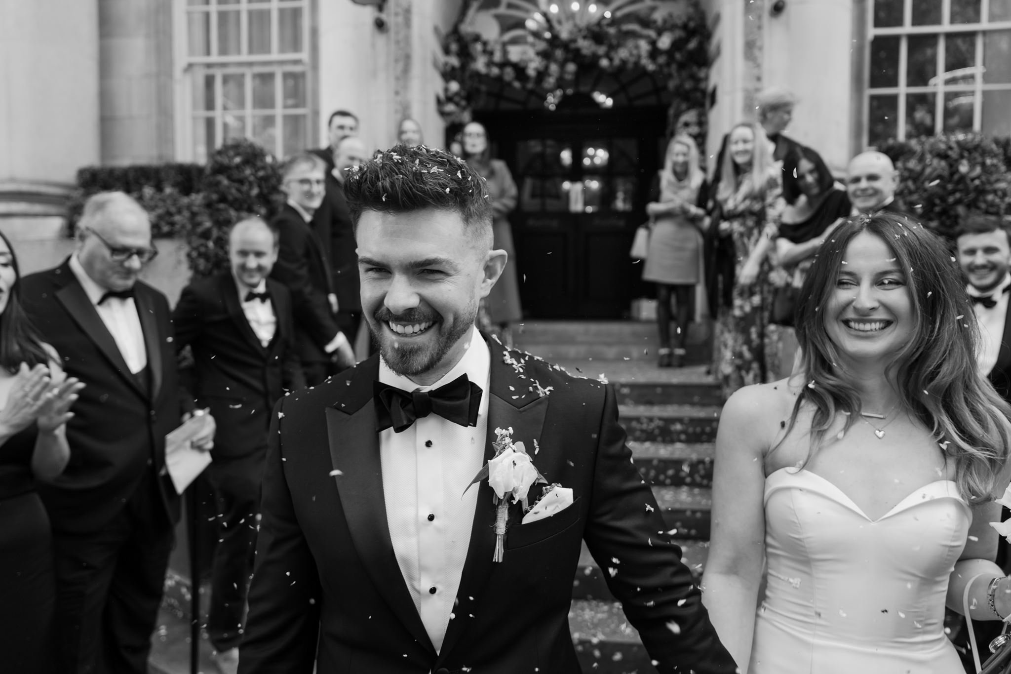 Couple exiting Chelsea Town Hall wedding with confetti_Small London Wedding