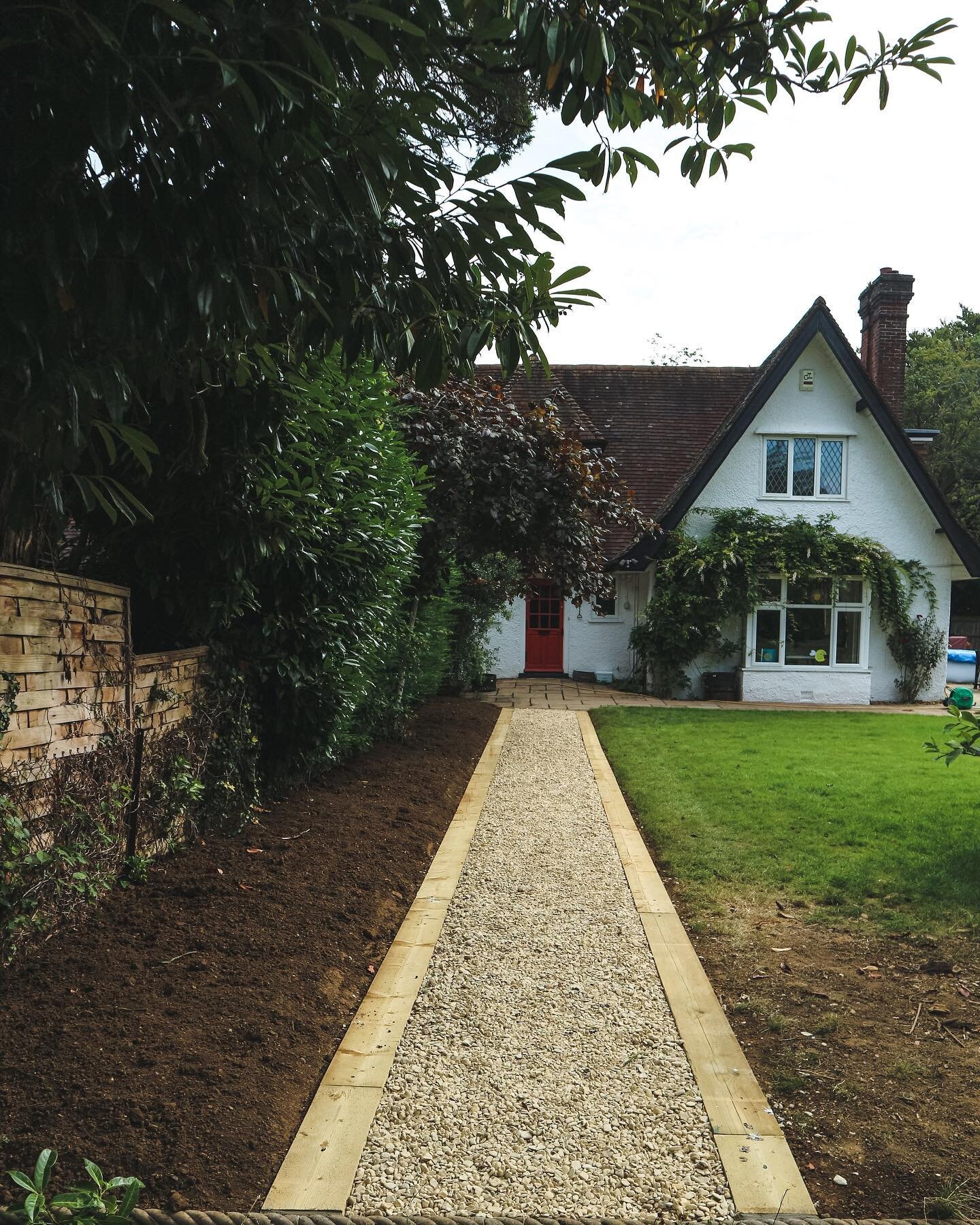 New sleeper pathway installation in South Heath using Cotswold shingle to contrast nicely against the new grade a top soil

For any questions you have or if you wish to organise a quote with us please feel free to contact directly on 07450272704/jsjg