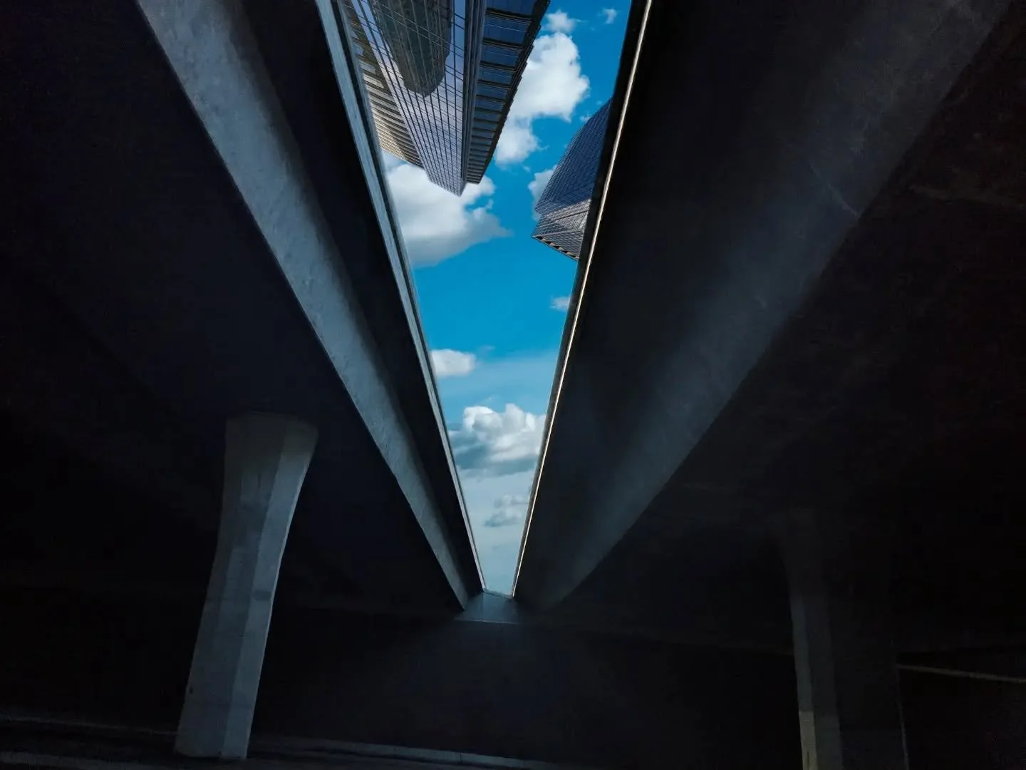 Dislocation daydream... 

#dislocationdaydream #galaxieswithlongyellowcurtains #multimediumart #tyche