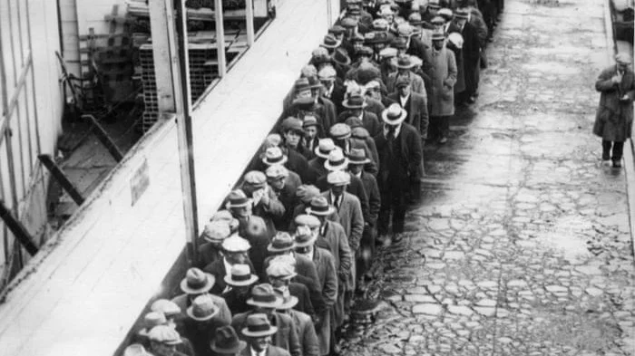 History Repeats Itself - just faster and more brutally this time. AI - jobs and disagreeing with Prof Mollick a bit (again). The Big Picture