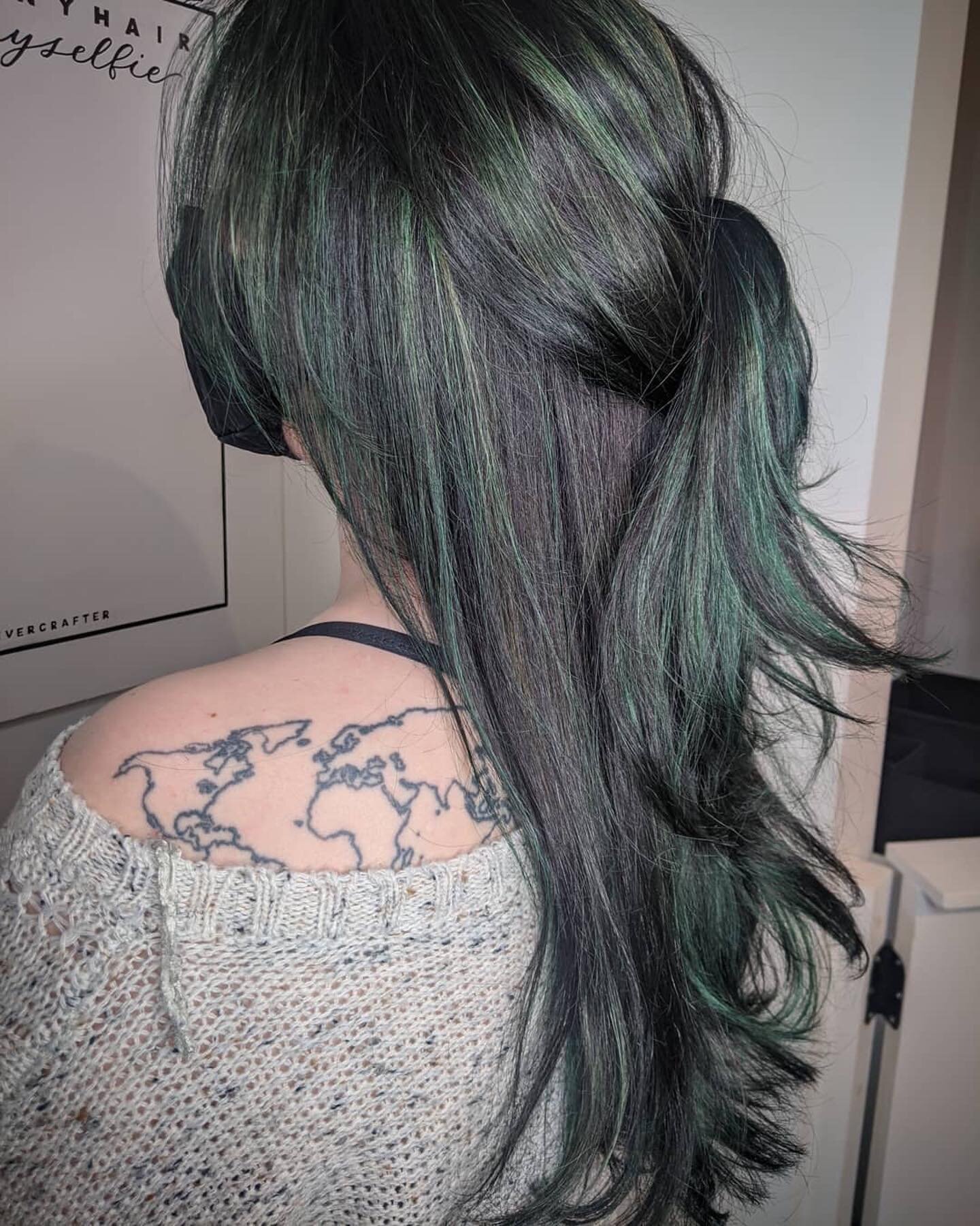 Hair @jessika_showponyhair 

#ottawahair #ottawasalon #greenhair #vividcolor #pulpriot #pulpriotisthepaint #ottawastylist #ottawahair