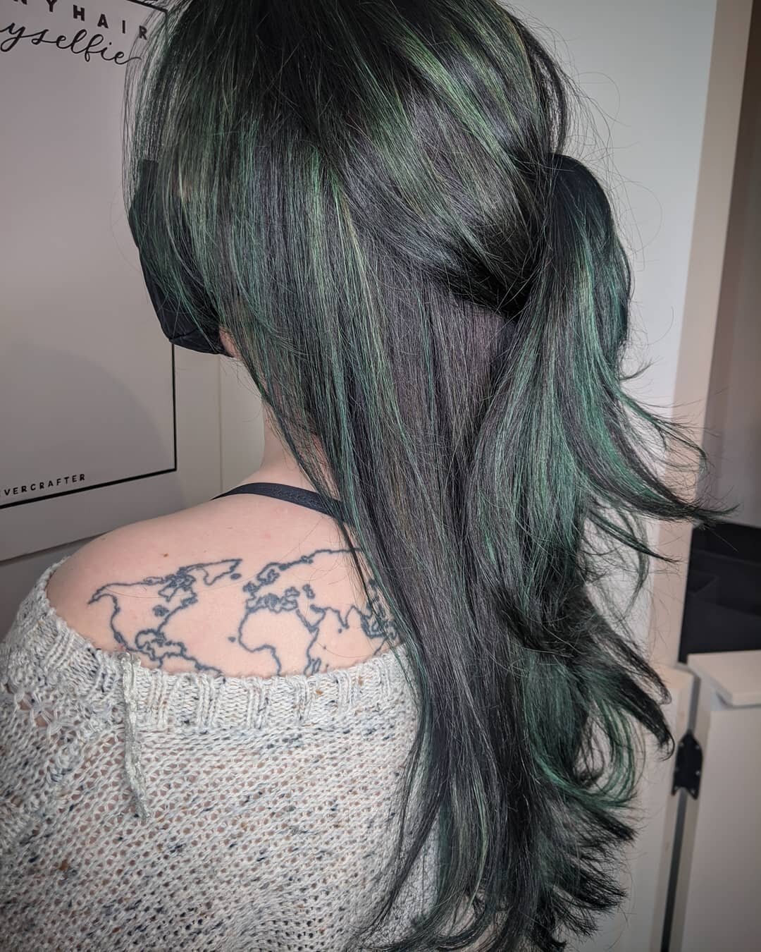 Green with envy 

My lovely client had red wine coloured hair. Her first apt we darken her hair and cut out all red tones.  On her second apt we added a green balayage.

A fun collab with @hayleys_hairspray 

- balayage placement and application done