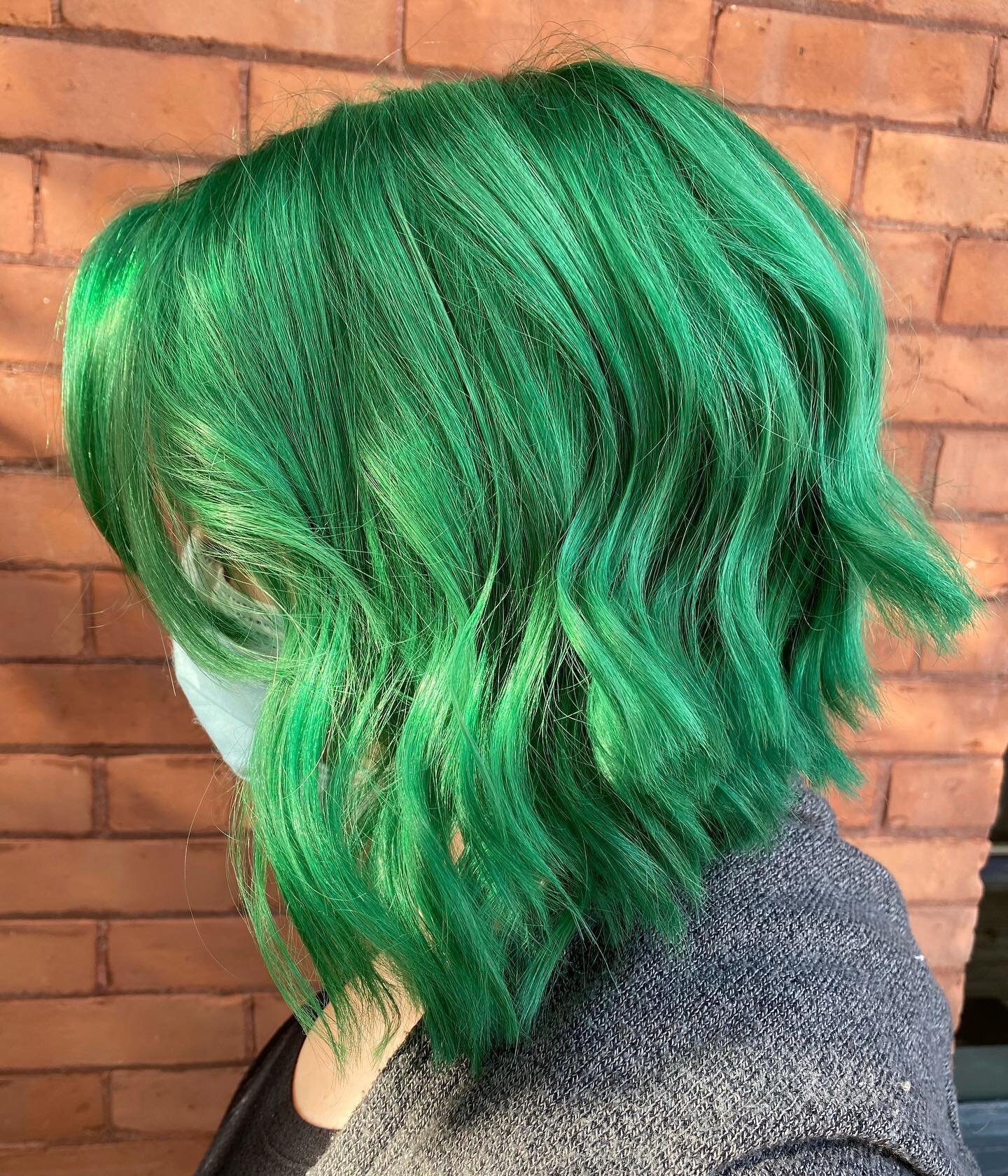 Feeling some wizard of oz vibes with this emerald today 💚