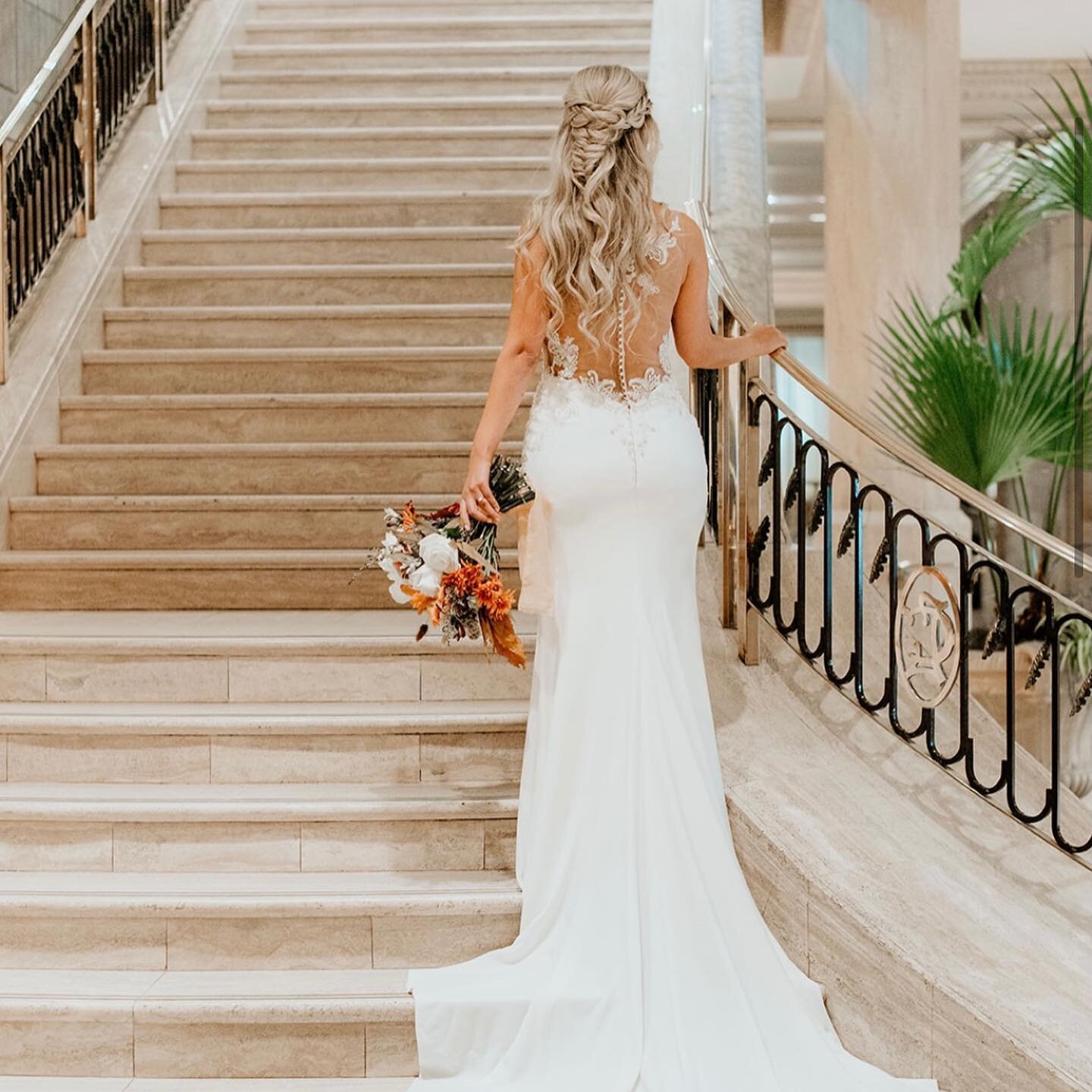 So in love with these pictures! Thank you @laurakellyweddings for sharing such amazing pictures of my work. And a big congratulations to this beautiful bride. Thank you for letting me be a part of your day ❤️