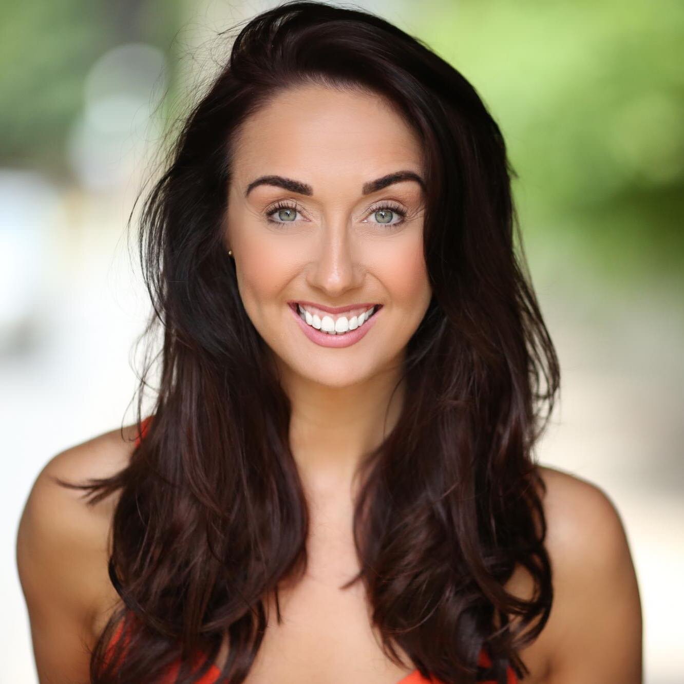 Introducing the sensational, Lisa Mathieson (she/her)!

Lisa is currently playing the Flamenco singer in Mrs Doubtfire at The Shaftesbury Theatre, London. @lisamathieson is also the UK Associate Choreographer on the show and was Associate Choreograph