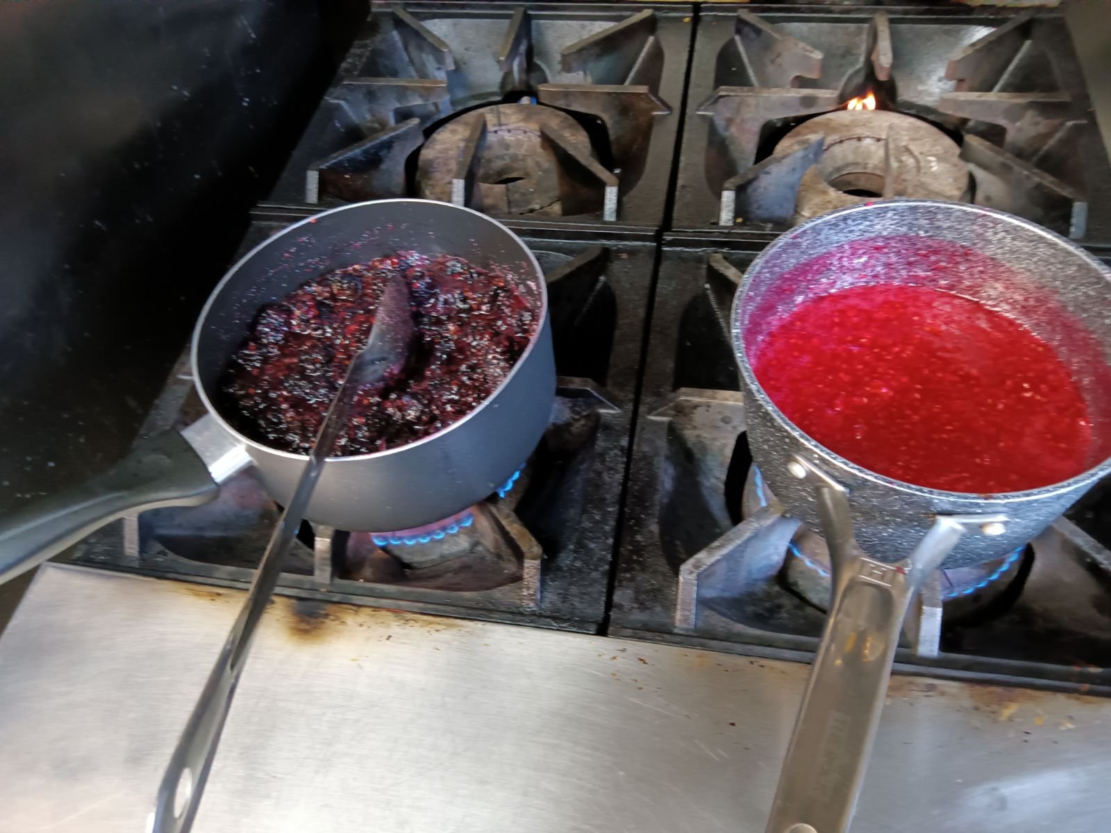 Des confitures préparées pour les cuisines solidaires de la COOP du Grand-Bois.