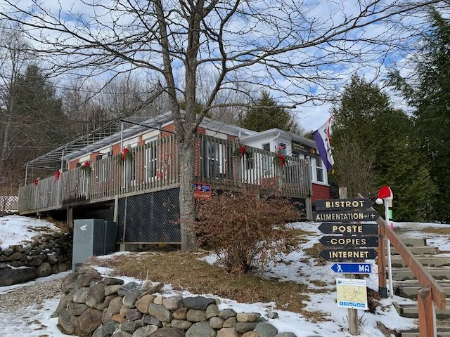 La COOP du Grand-Bois en hiver.