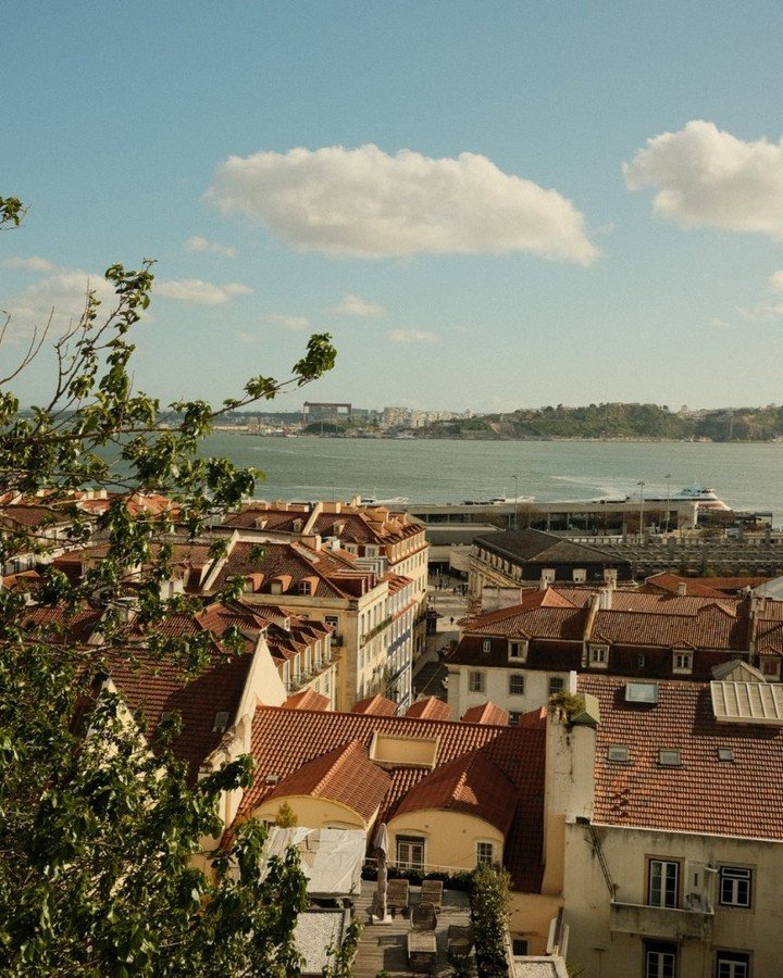Portugal in the summer works best when the days are allowed to stretch.

Mornings start slowly in Lisbon or Porto. Afternoons ease into long lunches or time by the coast. Evenings are unhurried, built around good food, warm air, and nowhere you need 