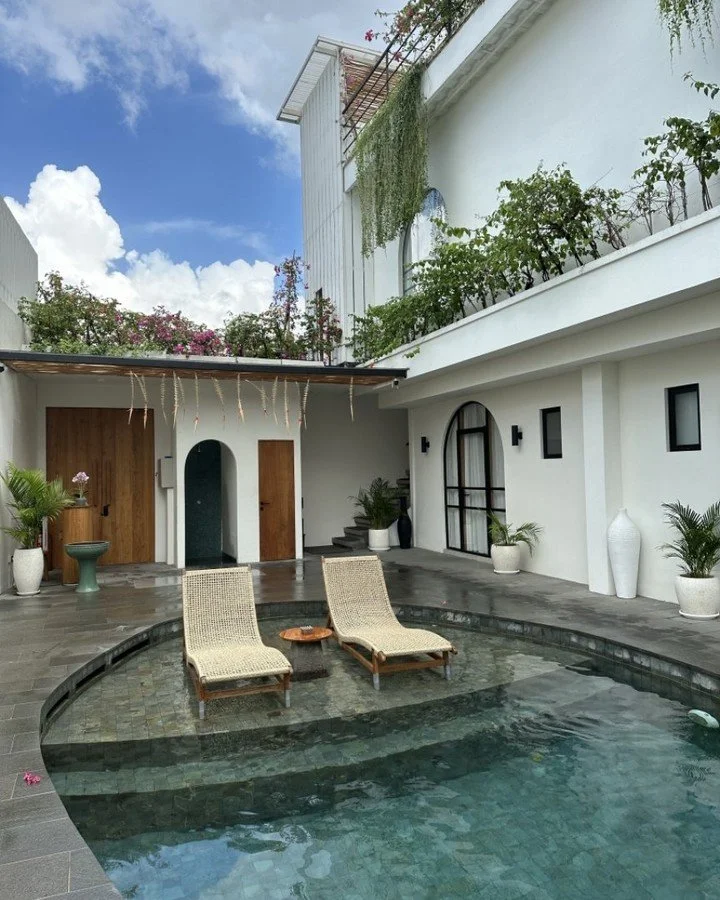 You arrive expecting chaos. Instead you find spirituality woven into everything. Ancient temples. Rice terraces that stretch forever. A warmth from the people that makes you feel like you belong.

Bali doesn't shout about its luxury. It whispers it. 