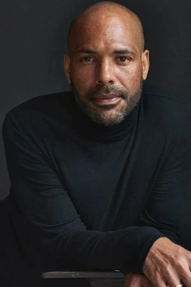 Benoit Swan Pouffer