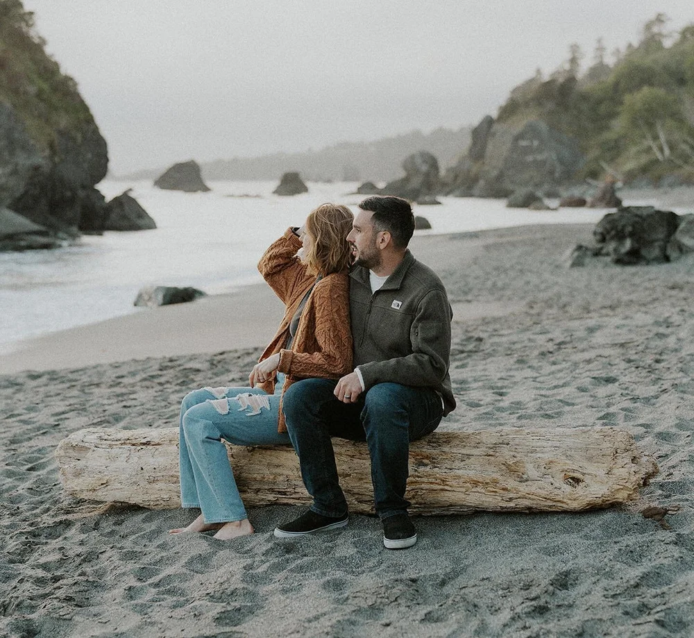 This Redwood National Park adventure session is up on my blog  today! In it you&rsquo;ll find:

✨ how to choose outfits based on your photoshoot location, including sample color palettes to follow

✨ a few of my favorite beaches and places to visit w