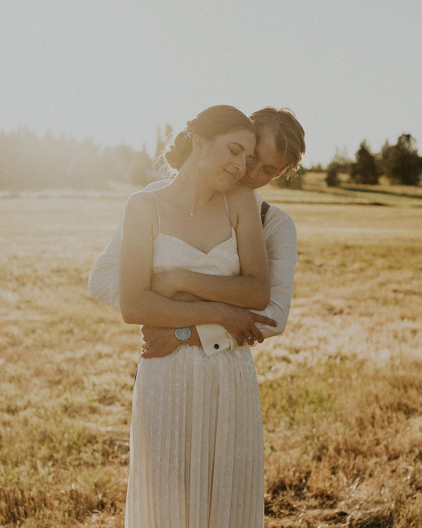 Sharing more from this golden wedding day in Spokane on my stories today!

Also another friendly reminder to reach out for 2023 weddings/elopements soon!