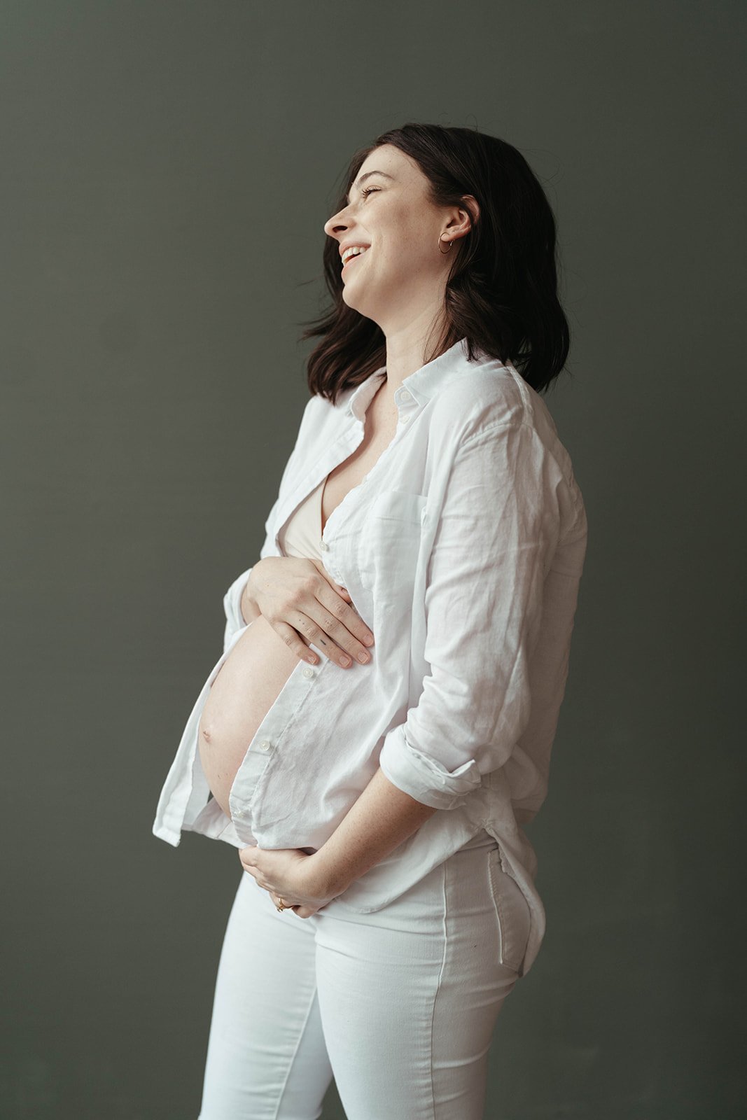 modern studio maternity photos in seattle