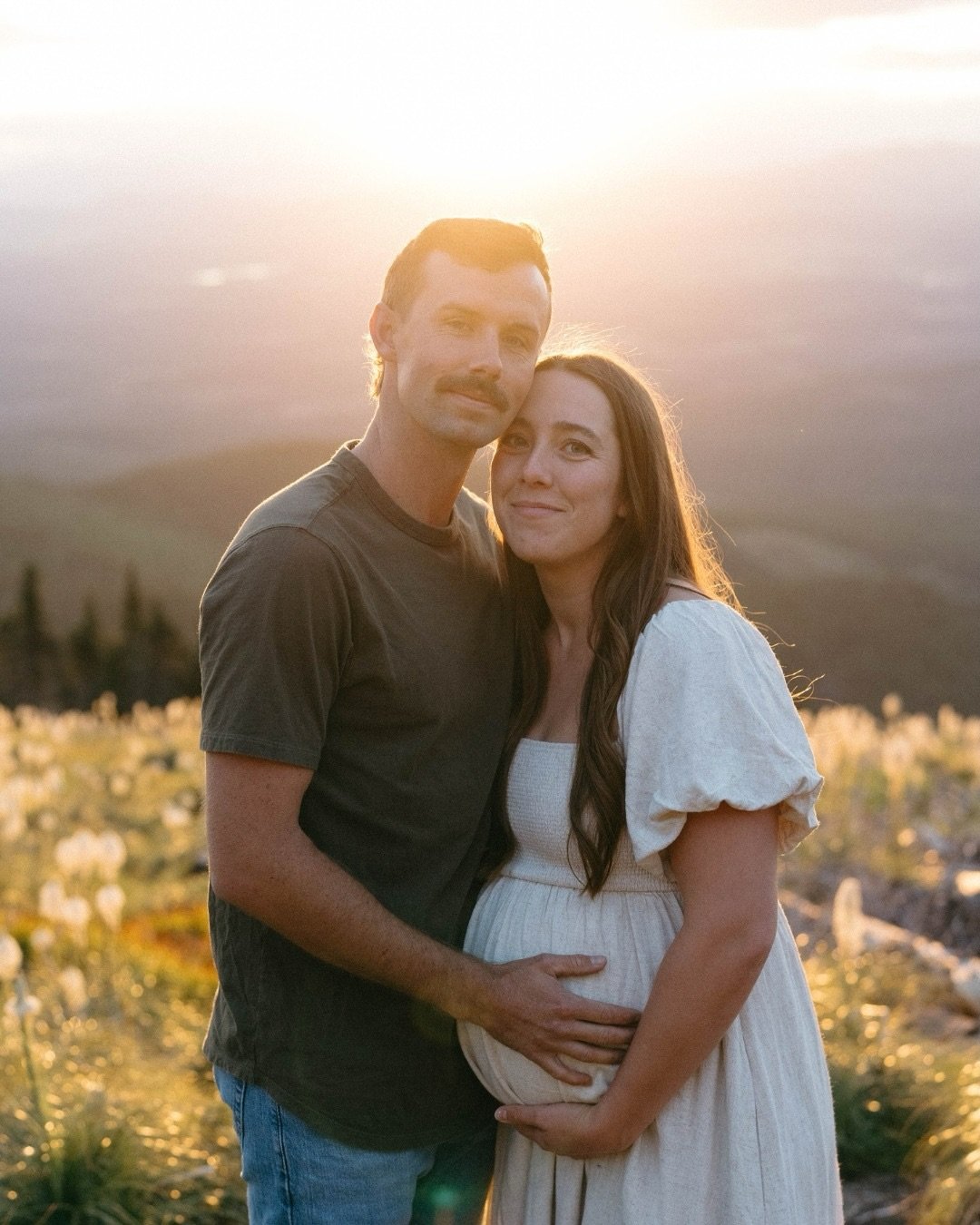 Reflecting on last summer, getting to capture maternity photos for friends of 15 years 🤍 love these two dearly