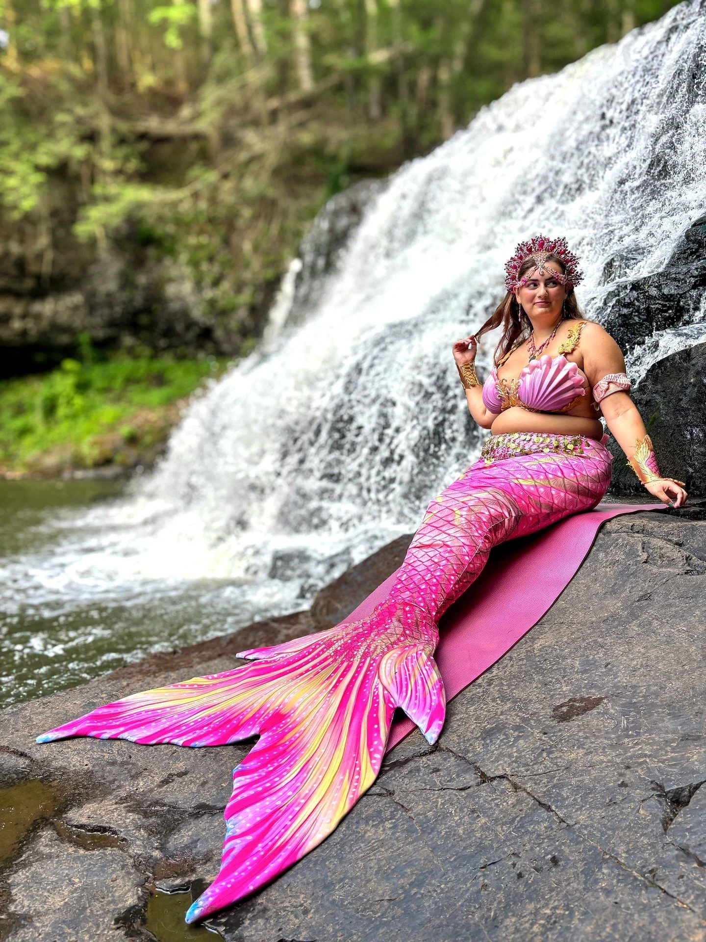 Oh don&rsquo;t mind me, just a nereid enjoying the roaring waterfall and soaking in the mist
.
Super excited to traveling to swim with @gemstonemermaids this week! We have lots of adventures planned and I can&rsquo;t wait to share them with you fishi