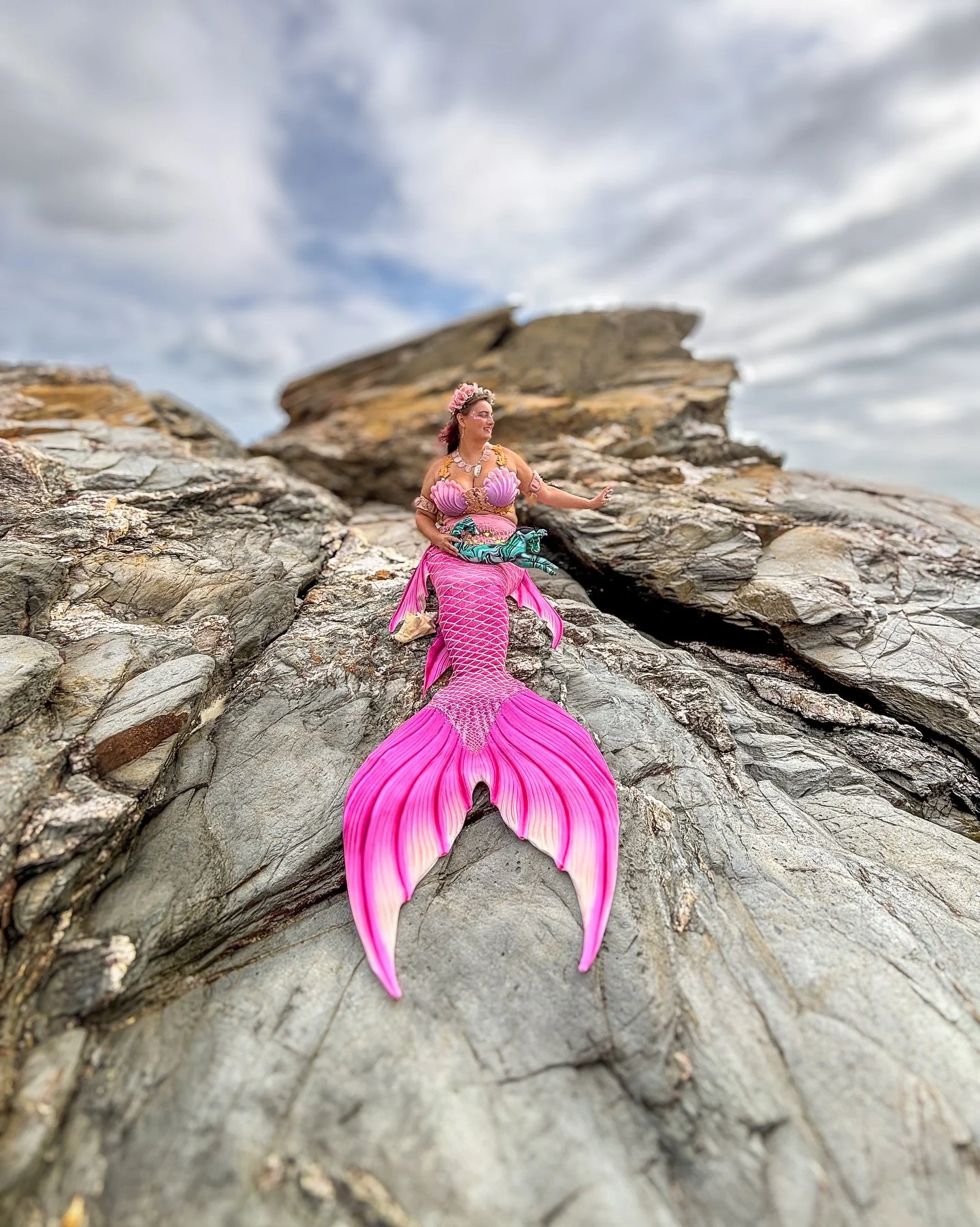 Sometimes mermaids just like to find a really good rock to sit and look pretty on 😄
.
Wishing you fishies a tail-rific Tuesday!
.
Alexandra the Mermaid is Connecticut&rsquo;s premier professional mermaid. Visit our website to learn more about hiring