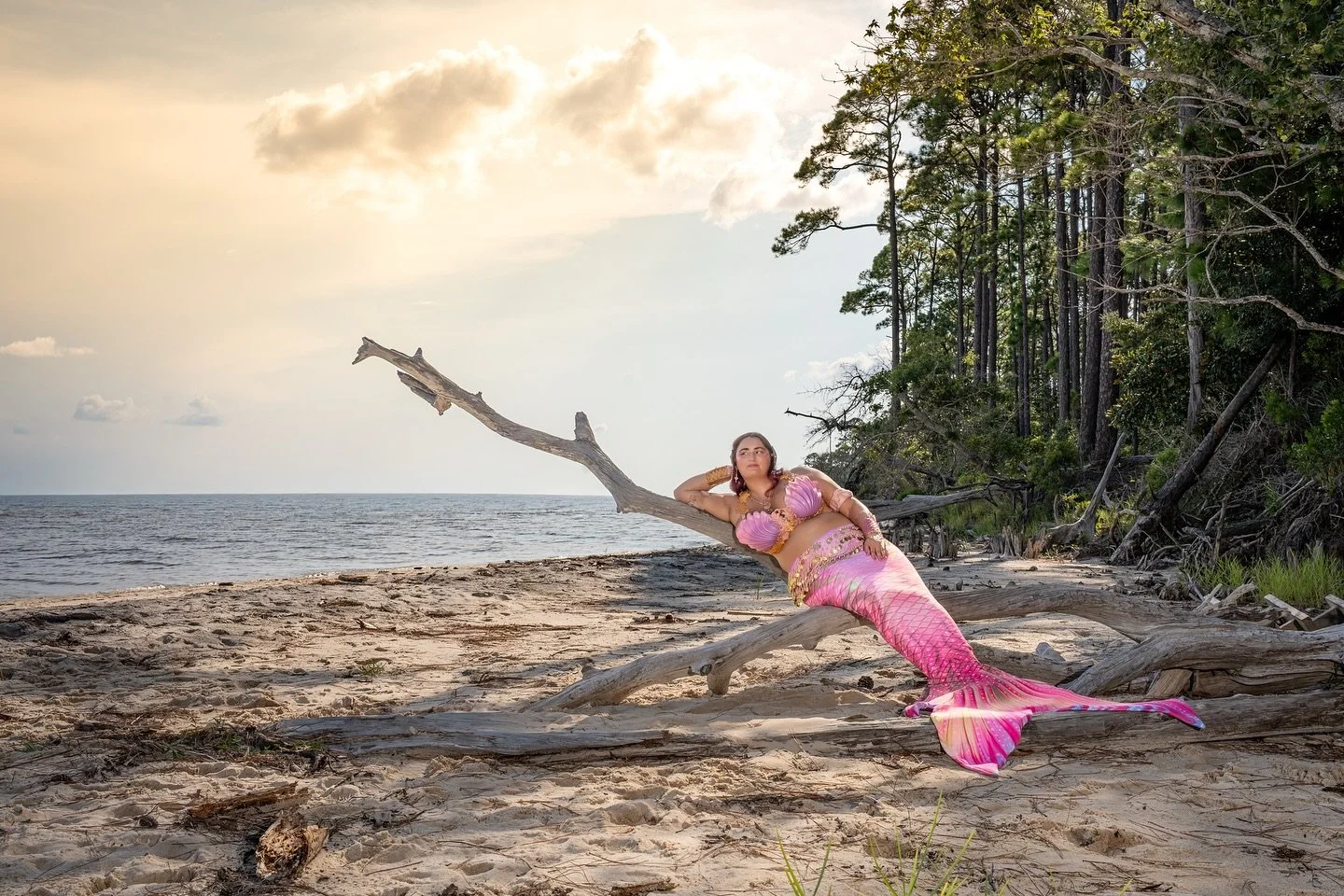 Wishing that every day can be one where I&rsquo;m breathing in the salt air and listening to waves crash on the beach 🌊🏝️ 
.
Alexandra the Mermaid is Connecticut&rsquo;s Premier Professional Mermaid. She also occasionally performs with @gemstonemer