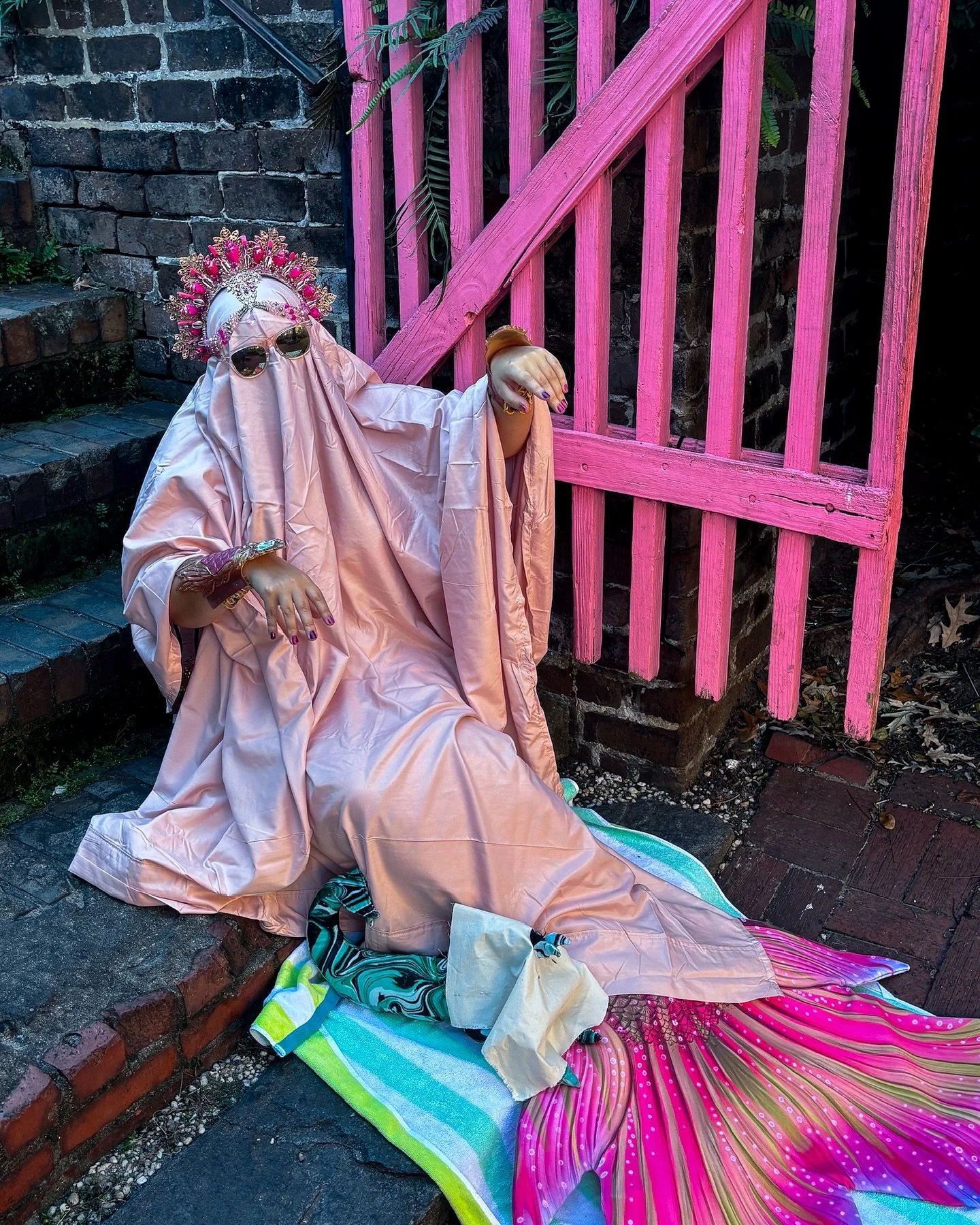 They did the Mer-Monster Mash! 👻 
.
Less than a week until Halloween! What are your go to spooky movies?
.
My annual watches always include Twitches, Halloweentown and Hocus Pocus 🎃 
.
#mermaid #ghost #halloween #monstermash #bedsheetghost #hallowe