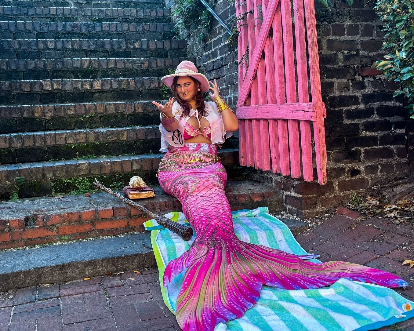 I put a spell on you ✨🩷
.
Who&rsquo;s excited for Halloween this week? What&rsquo;s your favorite Halloween candy? I love KitKats! 😋 
.
Alexandra the Mermaid is Connecticut&rsquo;s Premier Professional Mermaid. She is available for events of all sh