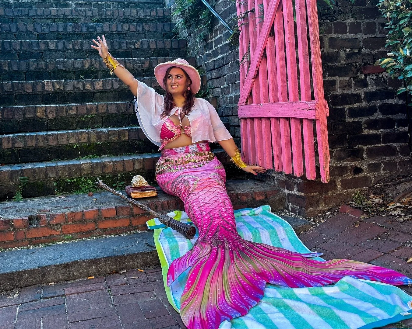 This fishie might be looking to new heights, even higher than going ashore from her ocean grotto, possibly taking flight on a broom? 🧹✨ But whoever heard of a mermaid flying on a broom? 😄
.
Happy Halloween! What are you fishies dressing up as this 