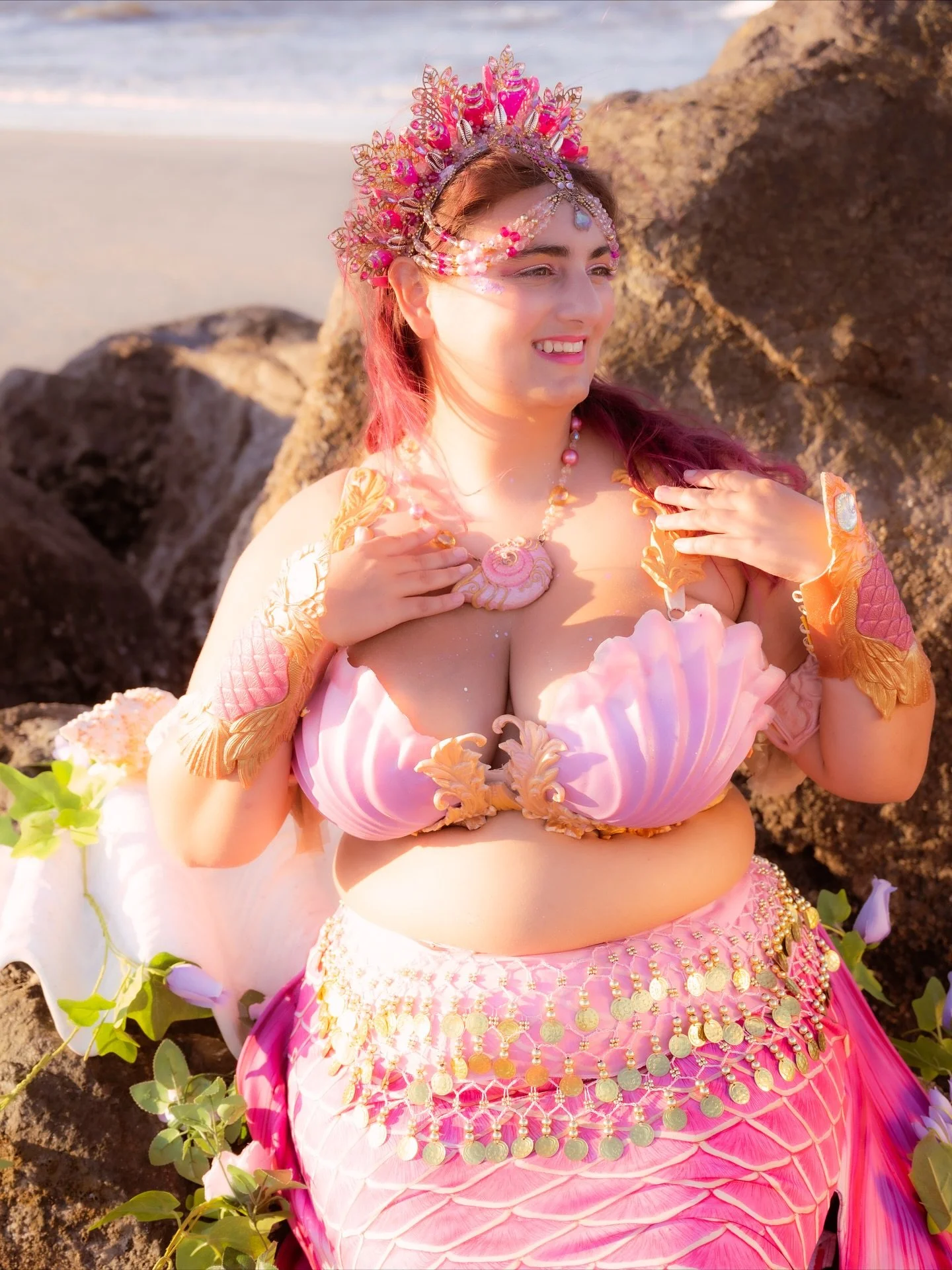 All that glitters is gold ✨
.
Abshellutely loved being a part of @finsandfairies &lsquo;s model call for her Ethereal Mermaids photoshoot concept. She&rsquo;s a fintastic photographer that I&rsquo;m so happy I finally had the chance to work with. Def