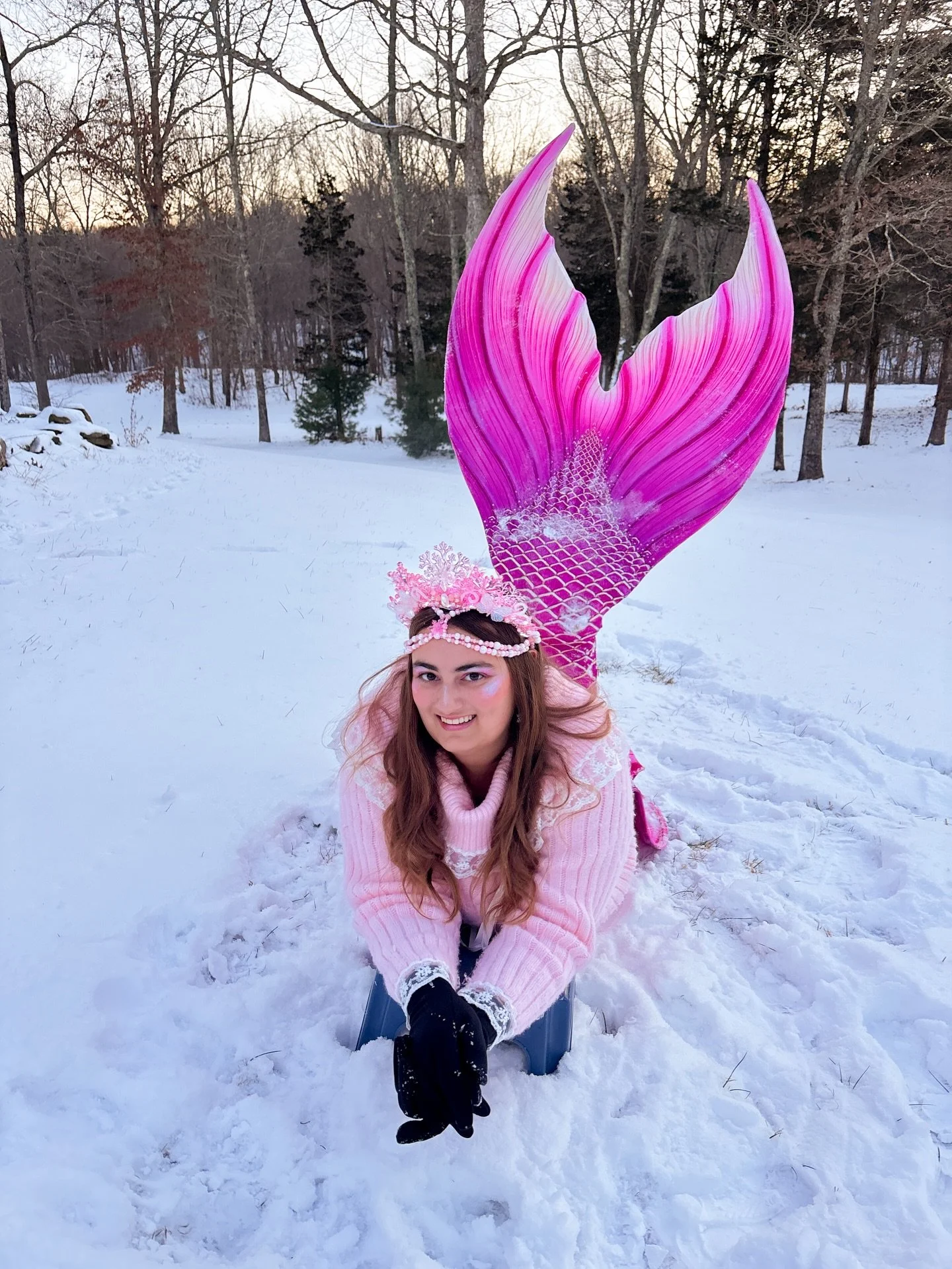 Flipping my fins because we have more snow coming! I just love waking up on a winter morning and looking outside to see everything covered in a white sparkly blanket ❄️ 
.
Stay warm and cozy during Snowy Benny this weekend! ⛄️ 
.
🧜🏼&zwj;♀️🩷 Alexan