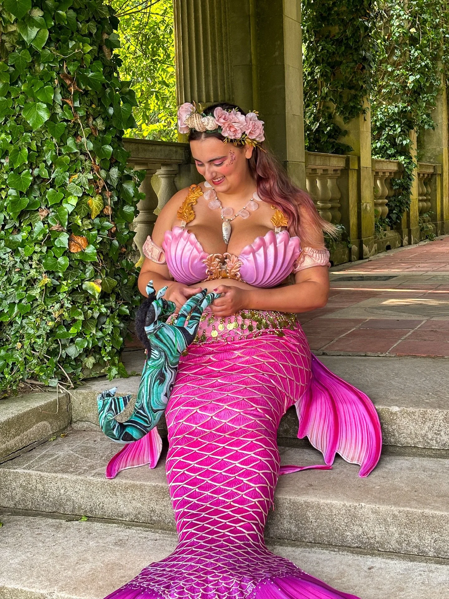 A nereid and her hippocampus, name a more iconic duo, I&rsquo;ll wait 😄
.
There&rsquo;s no one I&rsquo;d rather share all my adventures with than Pr&aacute;sinos, the most loyal and playful mer-horse there is
.
Who are you often going on adventures 