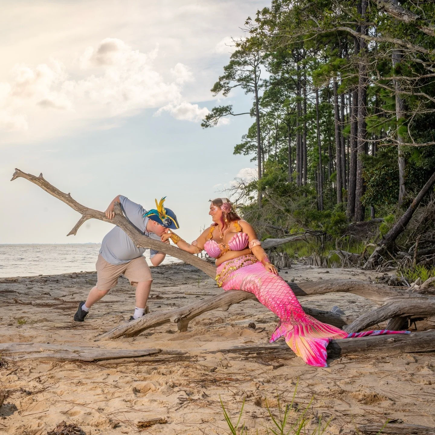 Odysseus &amp; Penelope 🏺 a love that lasted over 20 years
.
Happy Valen-tide&rsquo;s Day fishies! 
.
If you&rsquo;ve ever been in a long distance relationship, you know the time apart isn&rsquo;t easy. Well imagine being apart for 20 years with no 