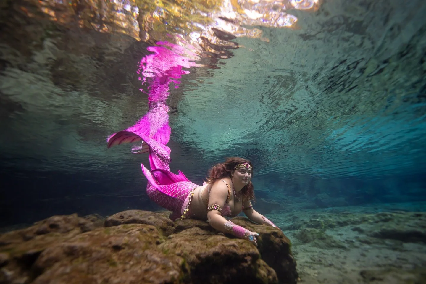 Sometimes you just need to stare out into the blue unknown. The massive potential of it all, that only can be reached if you just start swimming towards it&hellip;
.
Happy Mermaid Monday fishies! Wishing you a wonmerful start to your week! 🧜🏼&zwj;♀