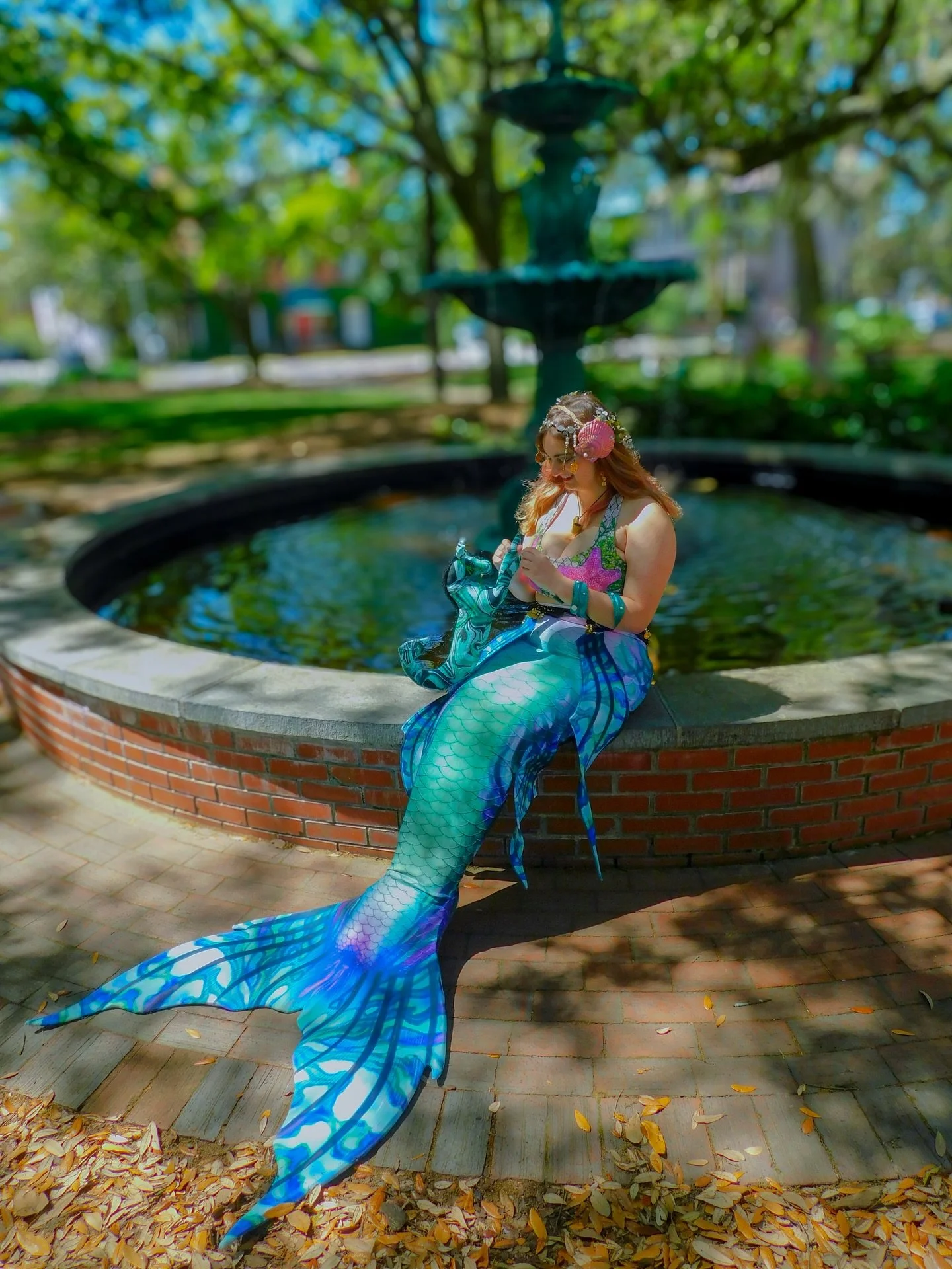 Crabby cake, crabby cake, fish-er-man, reel me in some treats as fast as you can; cast it, reel it in, mark it with a P; serve &lsquo;em on a shell for Pr&aacute;sinos and me! 😄
.
Hehehe Pr&aacute;sinos likes our special version of human&rsquo;s lit