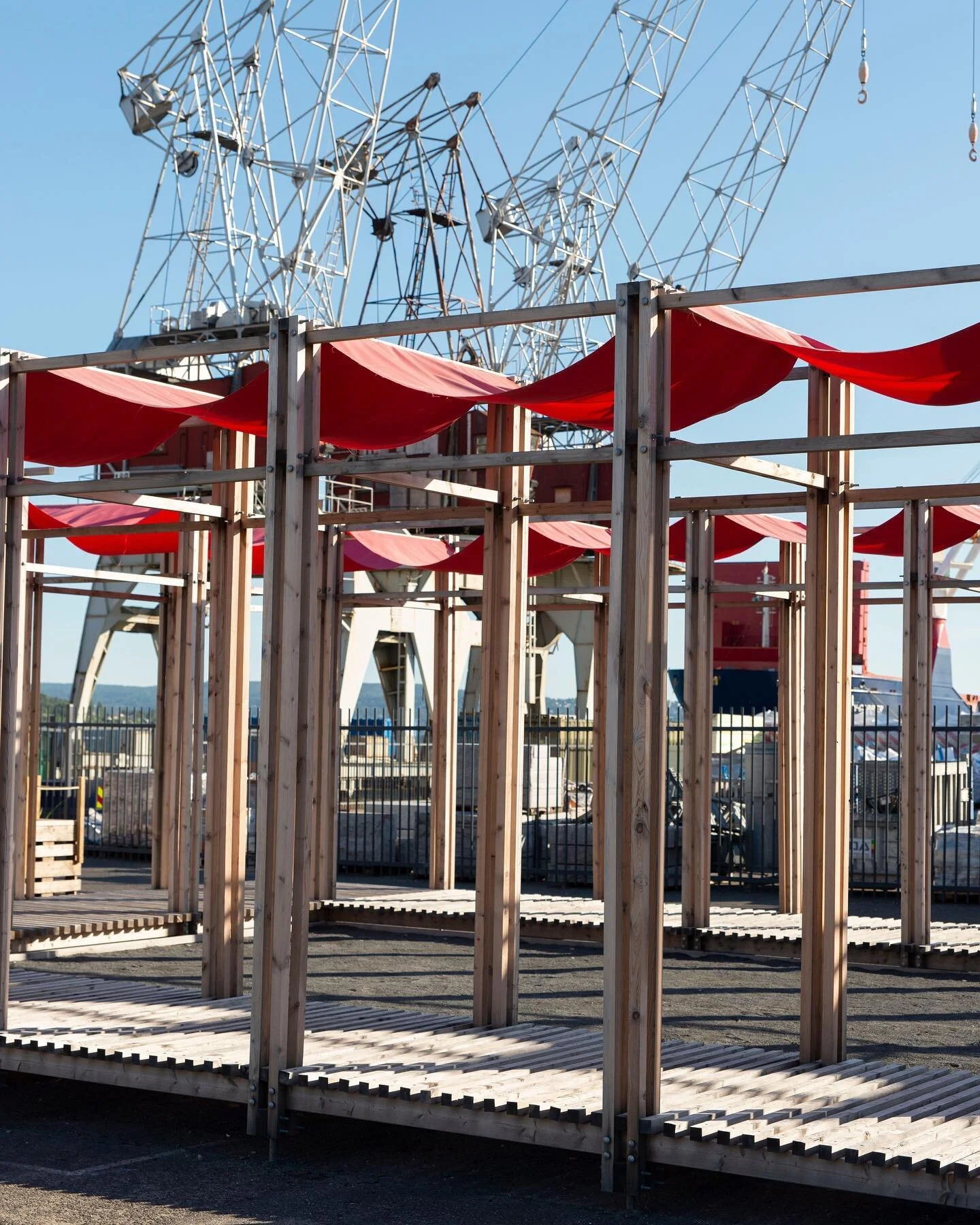 &Aring;rets trestykker er godt i gang. I mellomtiden kan petanquebanen p&aring; Filipstad spilles p&aring; i finv&aelig;ret. @olderbakk tok disse bildene av det nye taket fra i &aring;r.