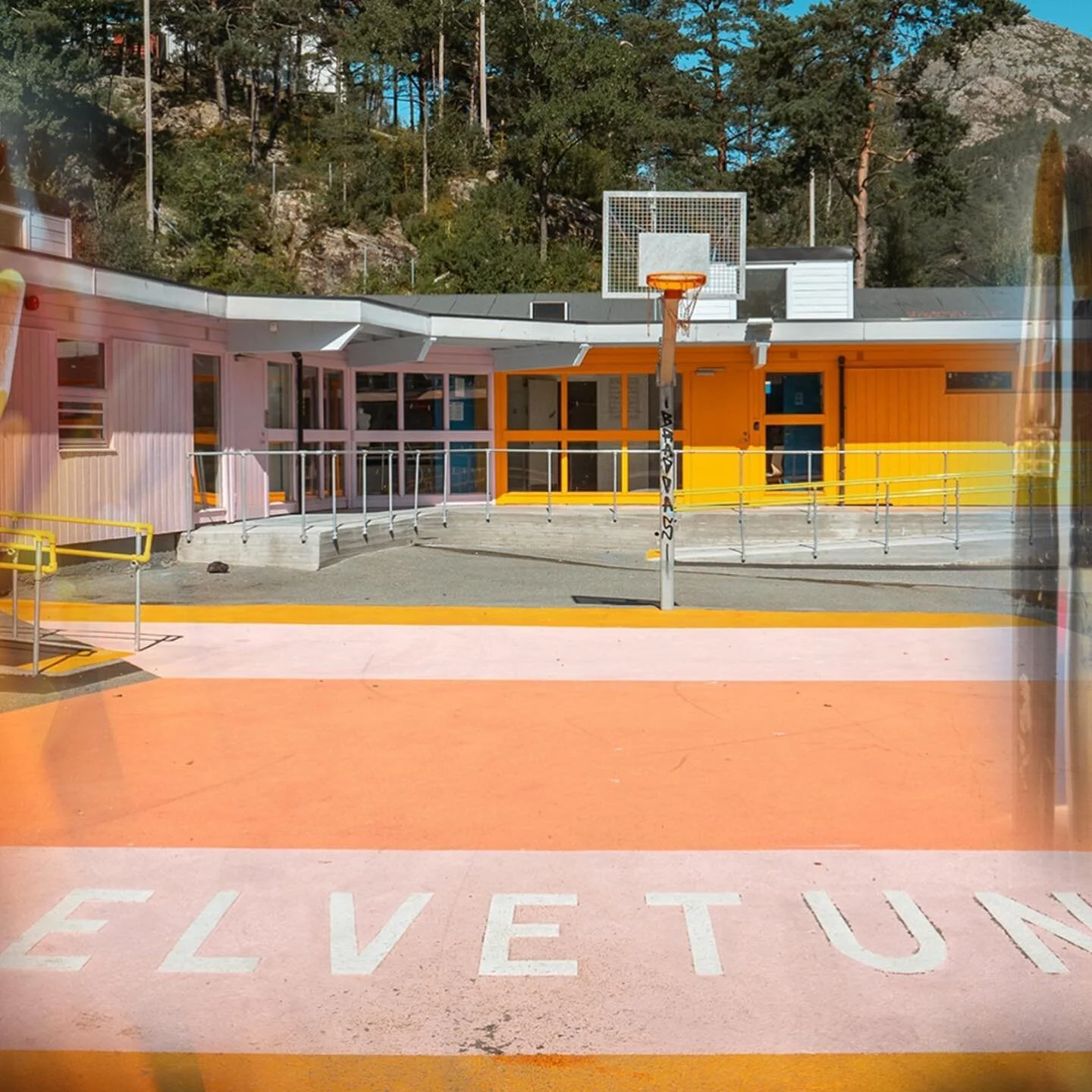 TreStykker skal i &aring;r ta for seg uteomr&aring;det ved Elvetun Ungdomshus i Loddefjord. Vi er utrolig spente p&aring; hvordan dette blir og gleder oss &aring; ta fatt! ☺️
Fortsett &aring; sende inn deltakers&oslash;knader til trestykkerbergen2021