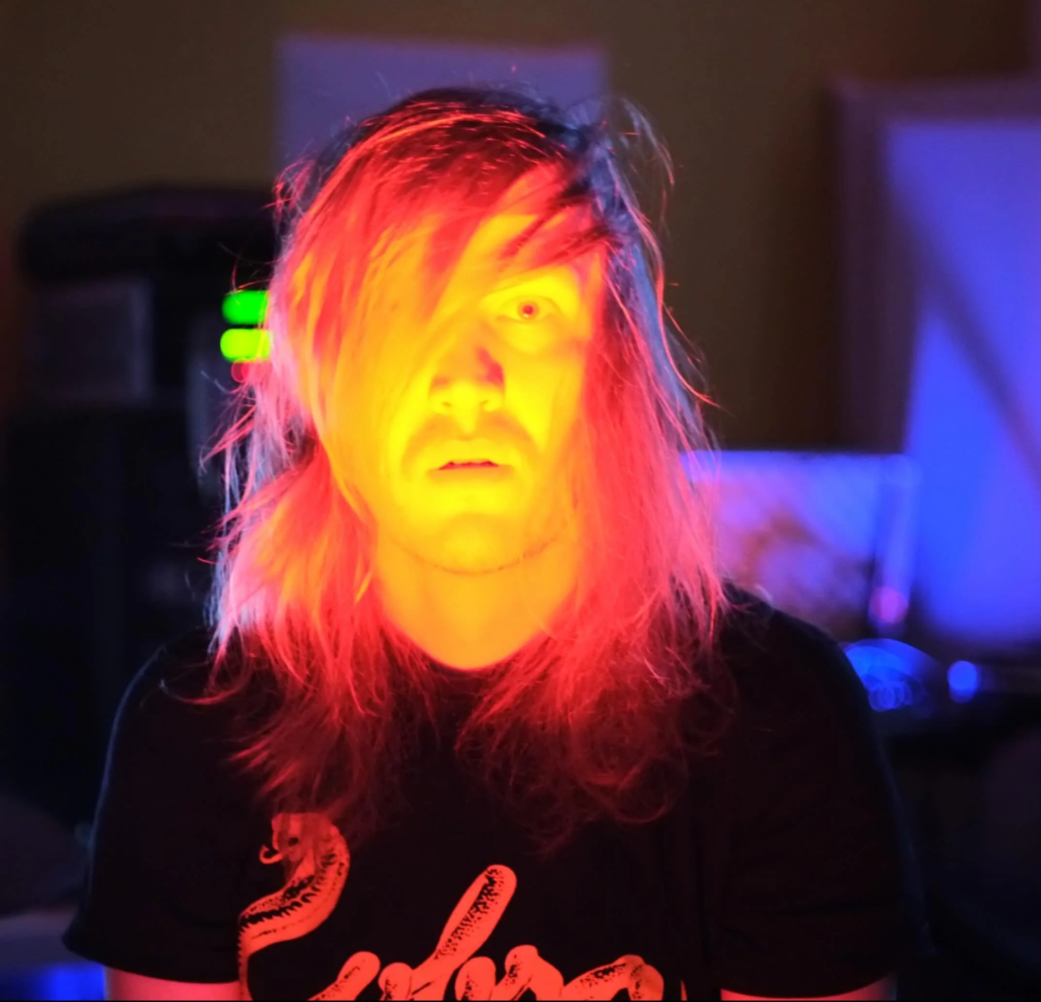 On meill&auml; aiemminkin heviperjantaita ollut, mutta ei ehk&auml; koskaan ihan n&auml;in hurjaa. Nopeasti arvioituna sanoisin, ett&auml; huomenna aamulla laariin pl&auml;j&auml;ht&auml;&auml; noin 200 kappaletta enempi tai v&auml;hempi metalliliit&