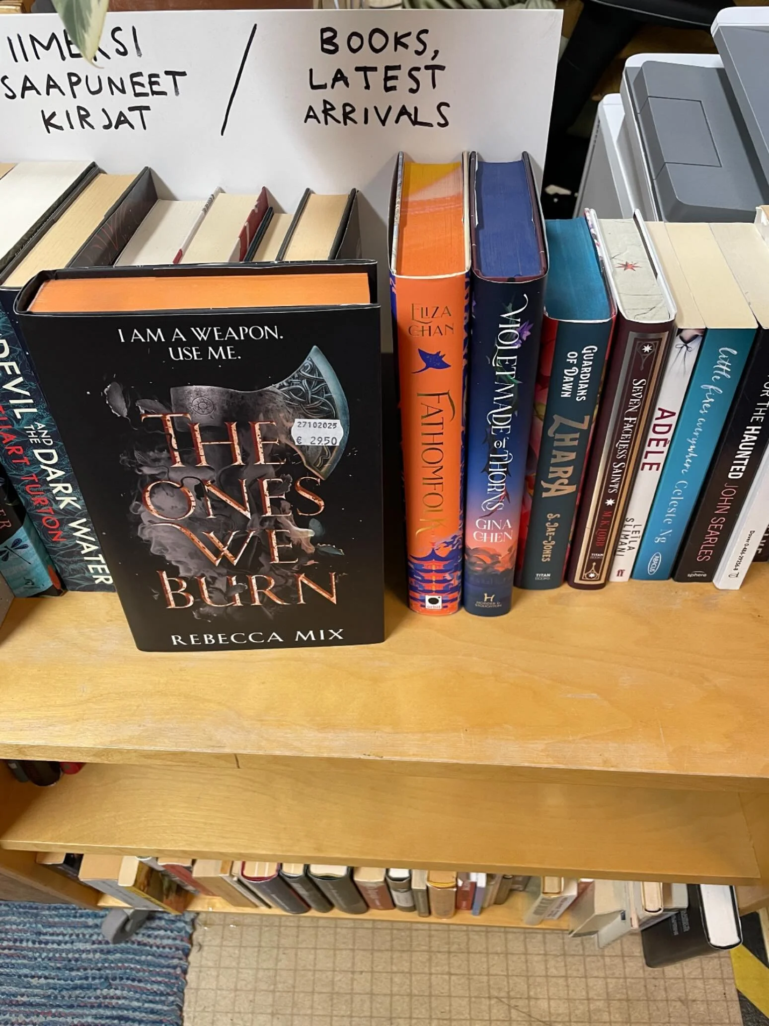 Meill&auml; on aiemminkin ollut n&auml;it&auml; Illumicraten ja Fairylootin erikoispainoksia kirjoista, mutta aina n&auml;m&auml; ilahduttavat yht&auml; paljon.

Illumicrate on kirjakerho, joka julkaisee p&auml;&auml;asiassa erilaisia fantasiakirjoja