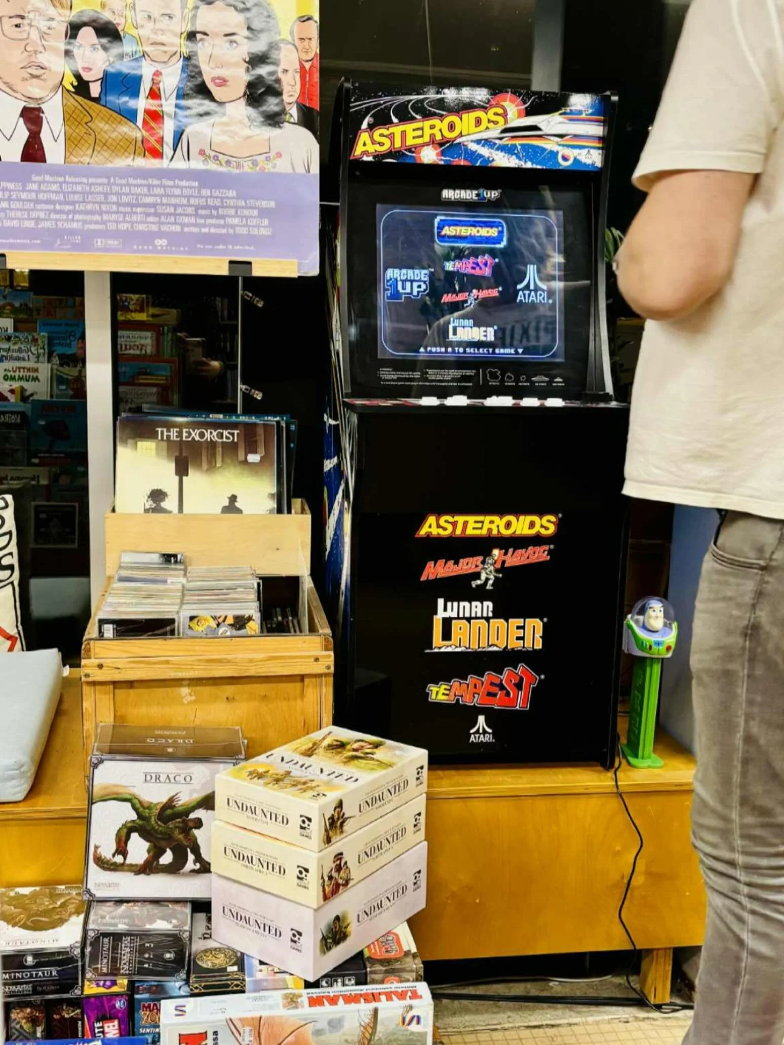 Olen sanonut, ett&auml; jos/kun joskus l&ouml;yd&auml;mme parisataa lis&auml;neli&ouml;t&auml;, hankin sinne uuteen tilaan jukeboxin, flipperin ja jonkun klassikko-arcadepelin.

Edelleen ollaan samoissa neli&ouml;iss&auml;, mutta en voinut vastustaa 