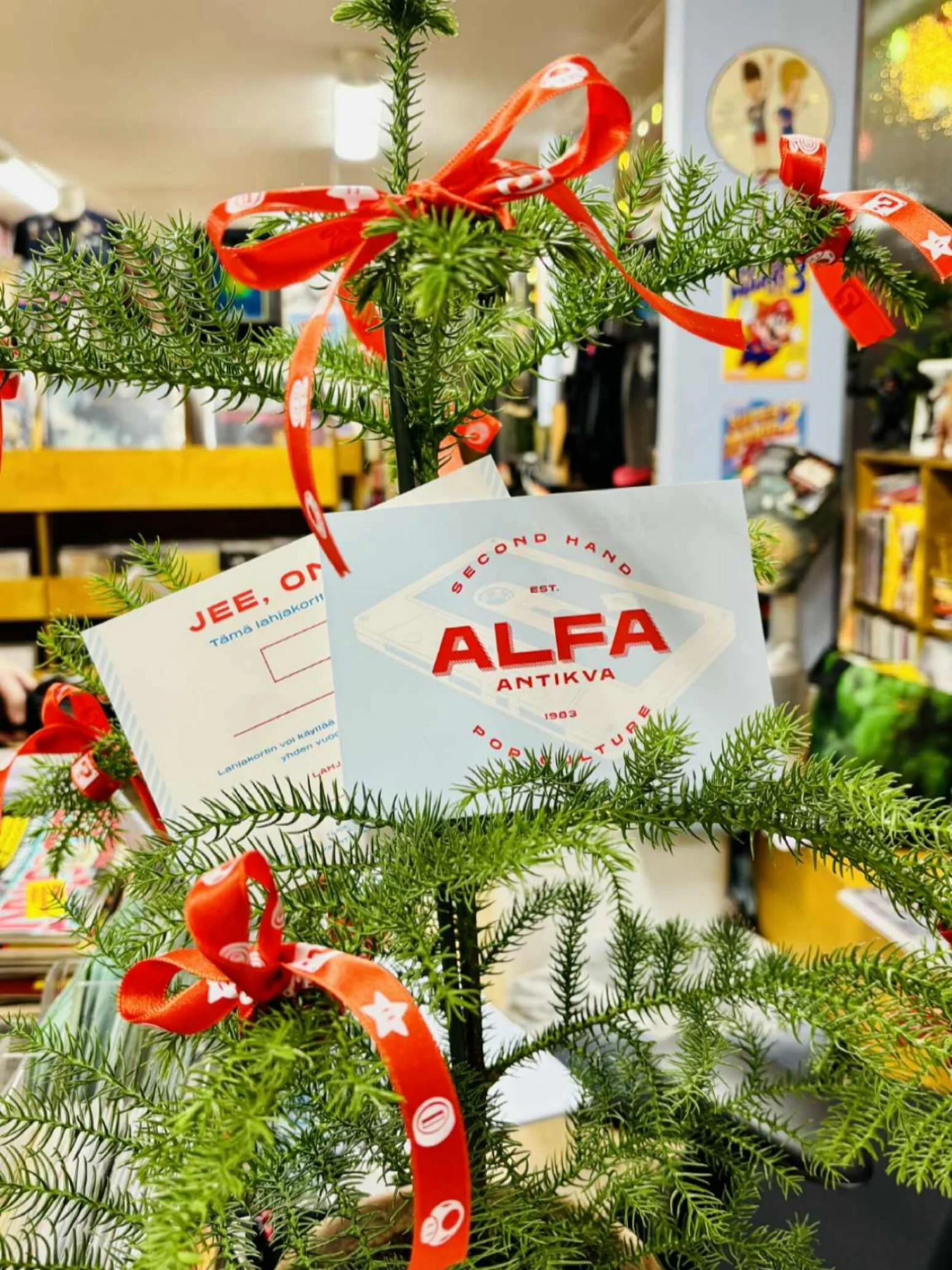 Viime viikkoina on ollut useita mukavia asiakaskohtaamisia kun kaupalle on l&ouml;yt&auml;nyt ihmisi&auml;, jotka eiv&auml;t ole aiemmin meill&auml; k&auml;yneet. 

Yksi mies toi kassillisen musiikki-dvd:it&auml;, jotka lupasin ottaa vaihdossa ja het