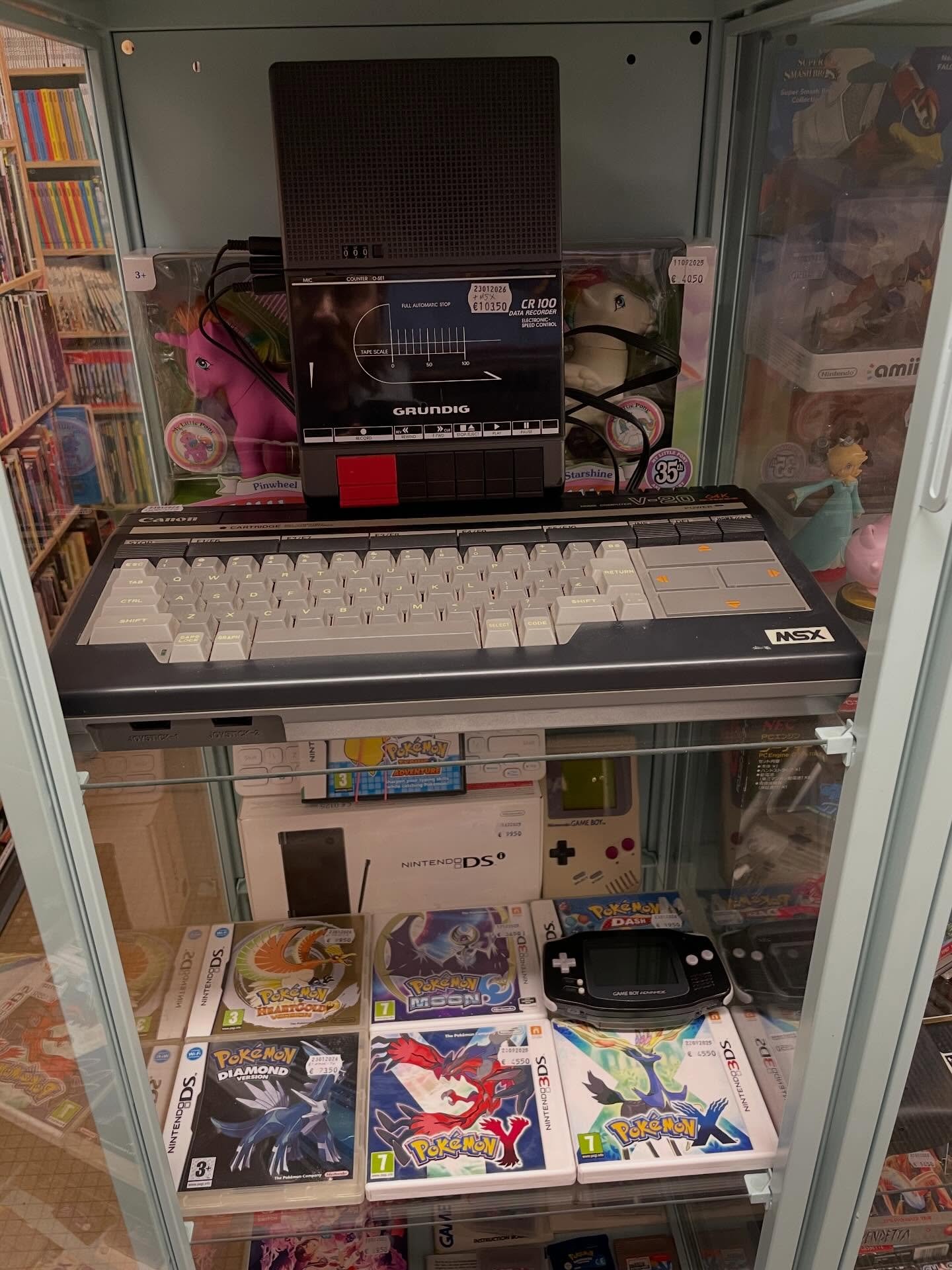 D.R.I. - Dirty Rotten Imbeciles, 
S.O.D. - Stormtroopers Of Death, 
D.B.C. - Dead Brain Cells, 
VHS - Video Home System, 
CBM - Commodore Business Machines

80-luvulla ei ollut mit&auml;&auml;n siistimp&auml;&auml; (vai pit&auml;isik&ouml; sanoa h&au