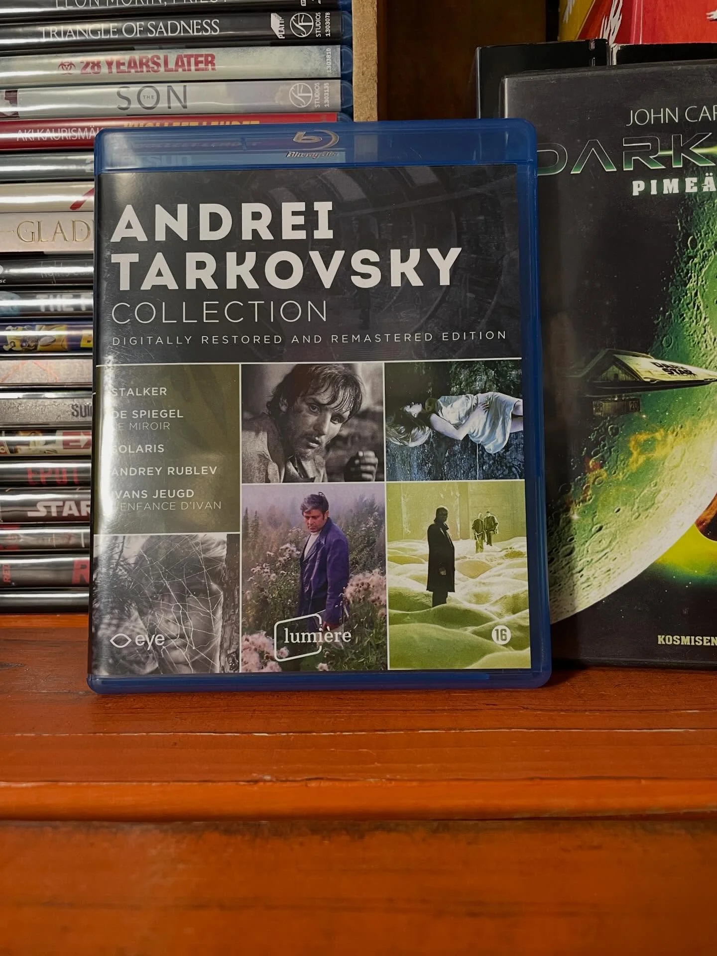 Moni saattaisi kuvailla Andrei Tarkovskin elokuvia vaikeaselkoisiksi. Onhan niiss&auml; aivan omanlaisensa tunnelma ja klangi. Jos on tottunut katsomaan l&auml;hinn&auml; Beverly Hillsin kytt&auml;&auml; ja Terminatoria, voi olla ett&auml; vaikkapa S