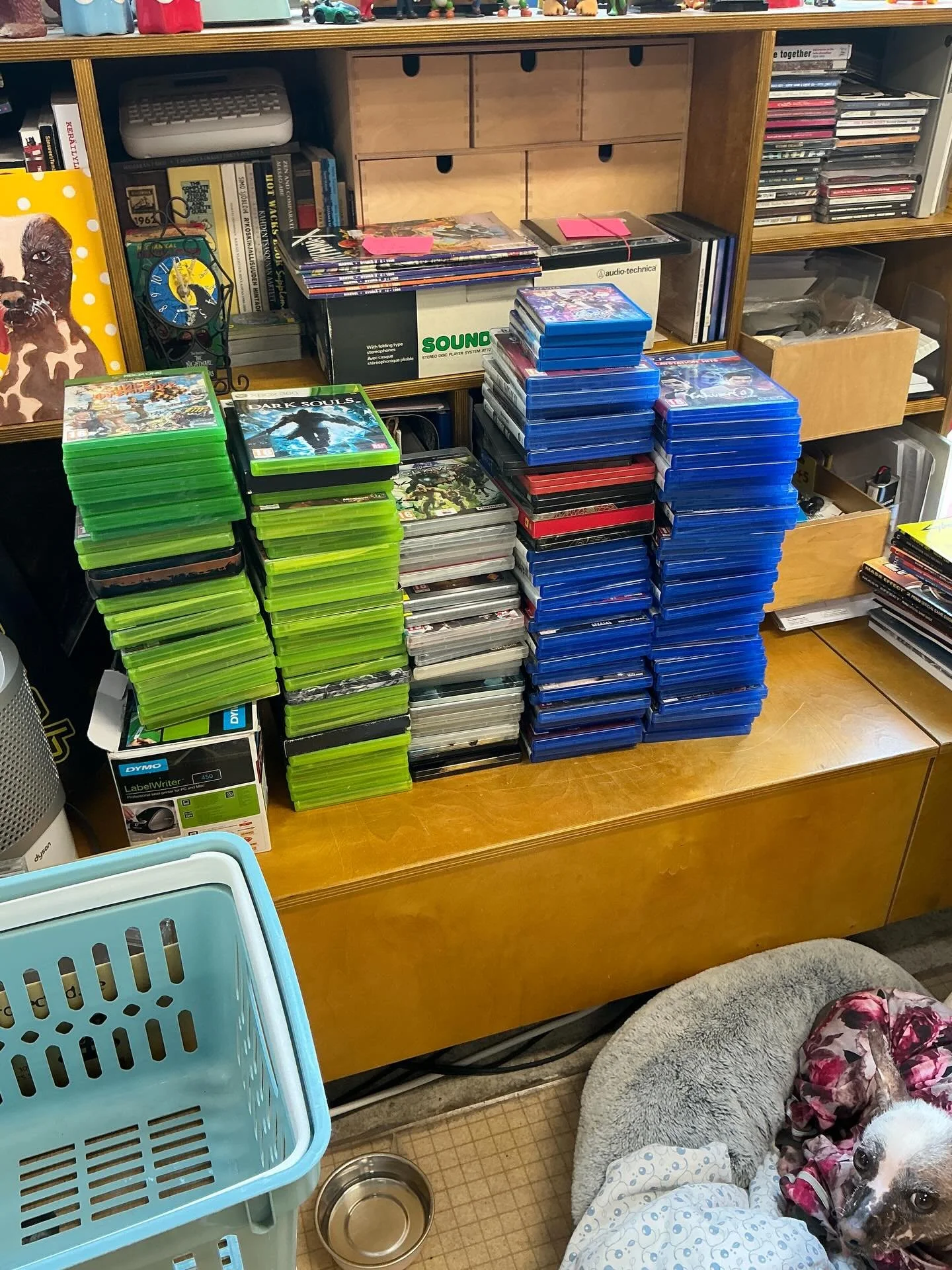 Olin keskiviikkona Logomolla katsomassa Absoluuttista Nollapistett&auml;, joten oma turnauskunto ei en&auml;&auml; riitt&auml;nyt l&auml;hte&auml; perjantaina katsomaan L&auml;hi&ouml;botoxia. Olen kuitenkin b&auml;ndin armoton fani ekasta eepeest&au