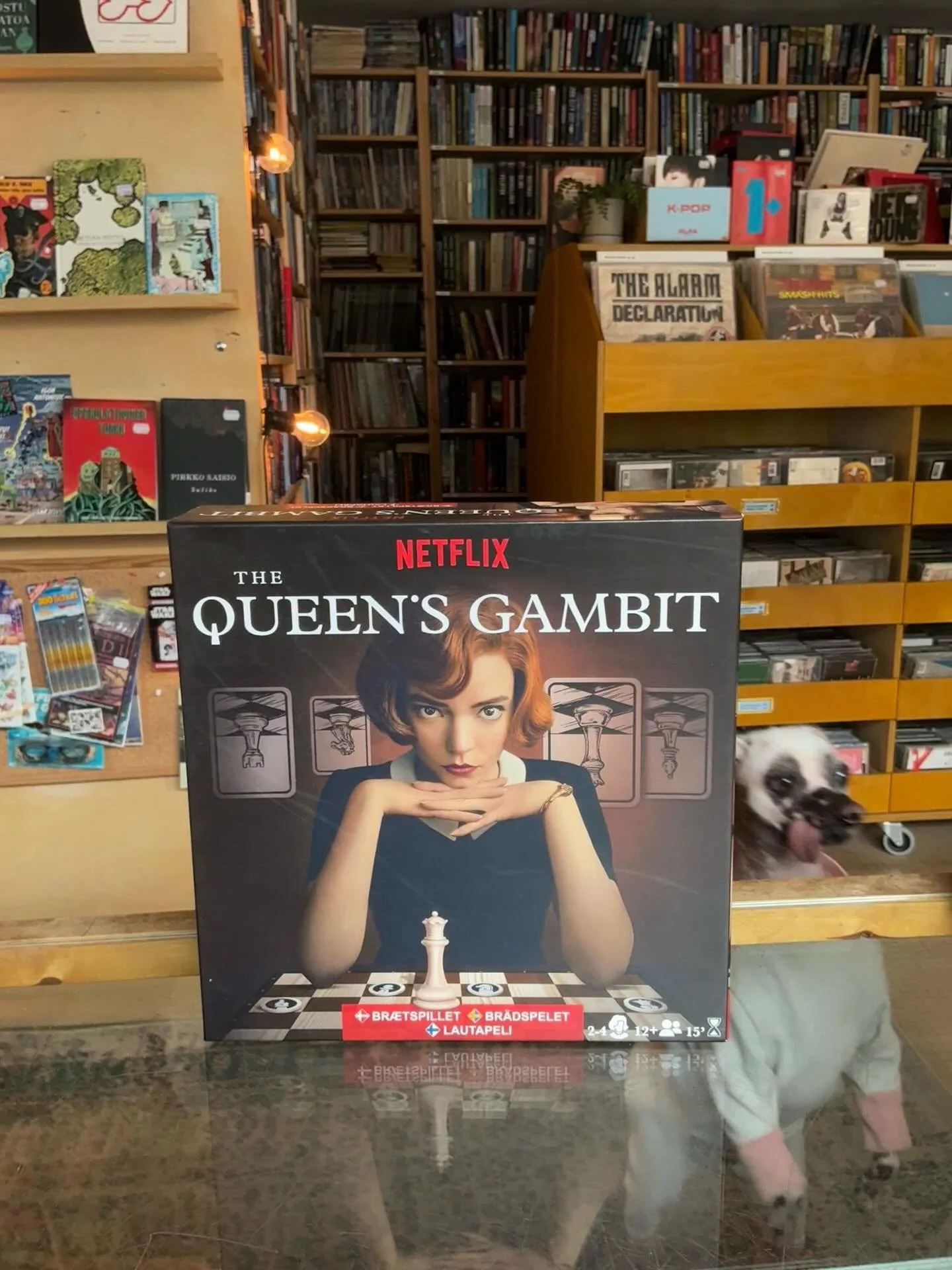 Hei tyypit, me duunattiin lautapeli siit suositusta lautapeliin pohjaavasta tv-sarjasta niin voitte lautapelata sit&auml;!

Jollain tavalla hassua, ett&auml; yhden maailman tunnetuimmista lautapeleist&auml; eli shakin pelaamisesta kertovasta tv-sarja