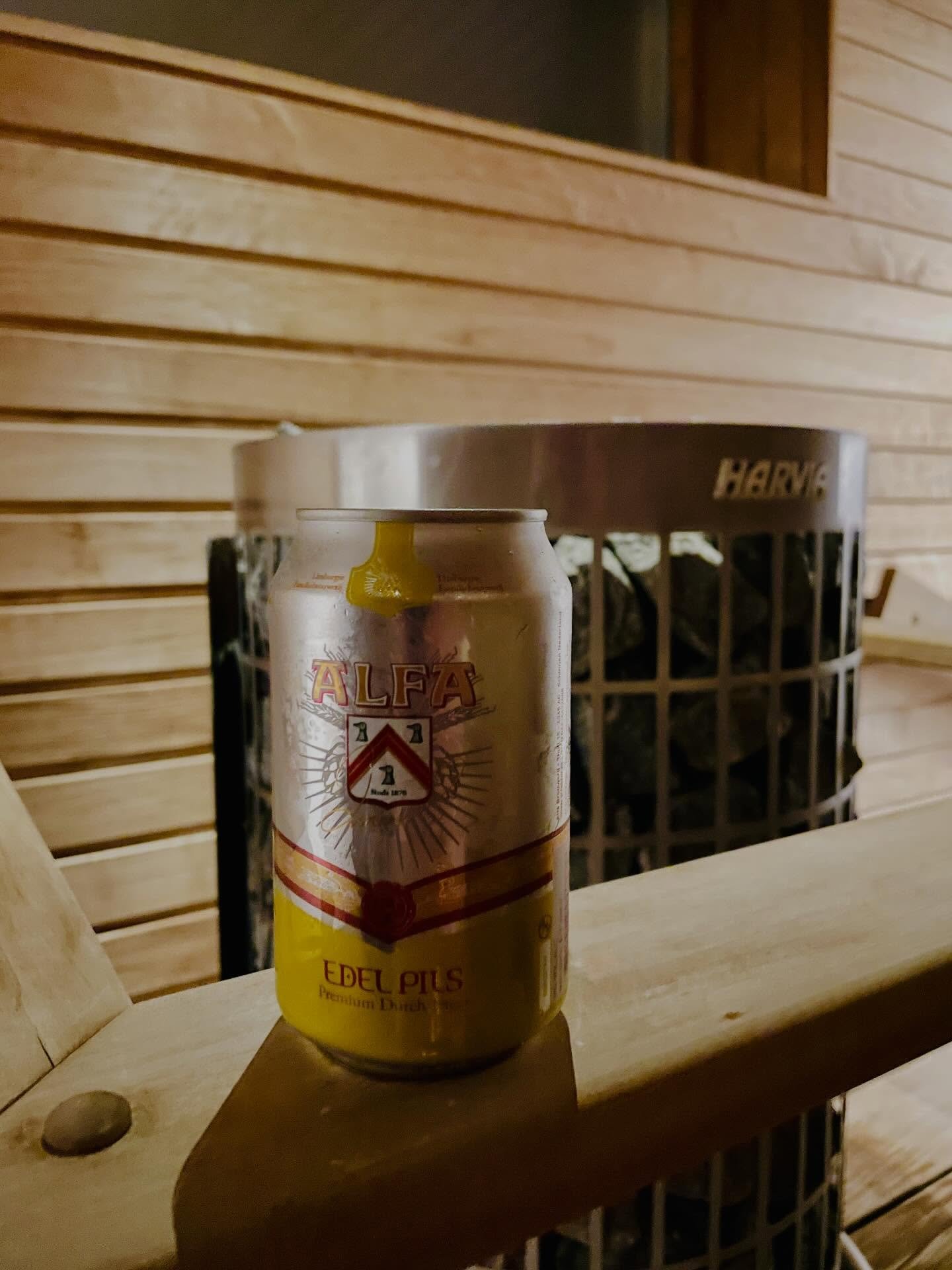 Usein kerrottu tarina kertoo, ett&auml; Velvet Undergroundin banaanikantinen debyyttilevy ei ilmestyess&auml;&auml;n 1967 myynyt kovin hyvin, mutta jokainen, joka osti tuon levyn, perusti b&auml;ndin.

Tuo tarina palautui mieleeni eilen Jussi-gaalaa 