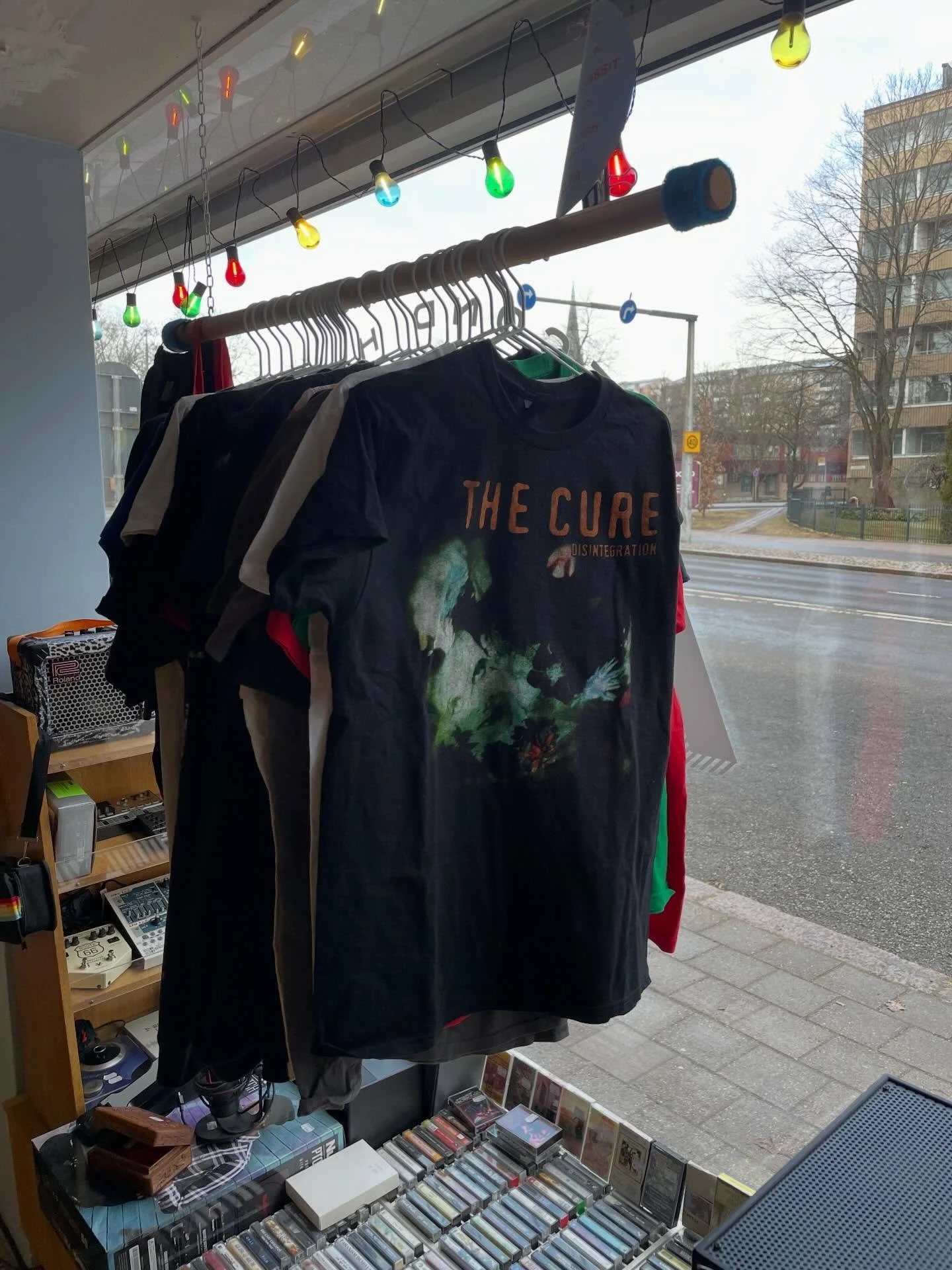 Kun kaupat Alfasta oli jo sovittu, muttei viel&auml; tehty, katsoin Areenasta Booksellers -dokkarin, joka kertoo New Yorkin antikvariaatin omistajista ja harvinaisten kirjojen myyjist&auml; ja ostajista.

Ihastelin dokkaria katsoessani muutamien haas