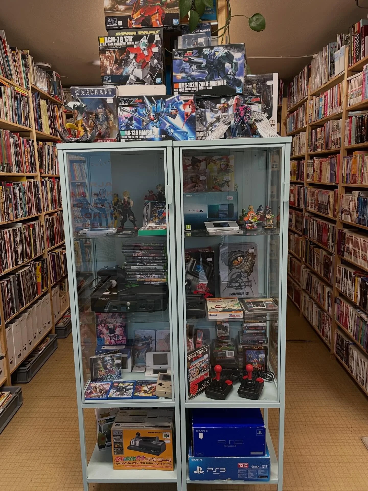 Sanotaan, ett&auml; saat vain yhden tilaisuuden antaa hyv&auml; ensivaikutelma.

Se ei ole se todellinen syy miksi meill&auml; on heti sis&auml;&auml;nk&auml;ynnin edess&auml; nuo kaksi lasivitriini&auml; t&auml;ynn&auml; ihanaa tavaraa, (todellisuud