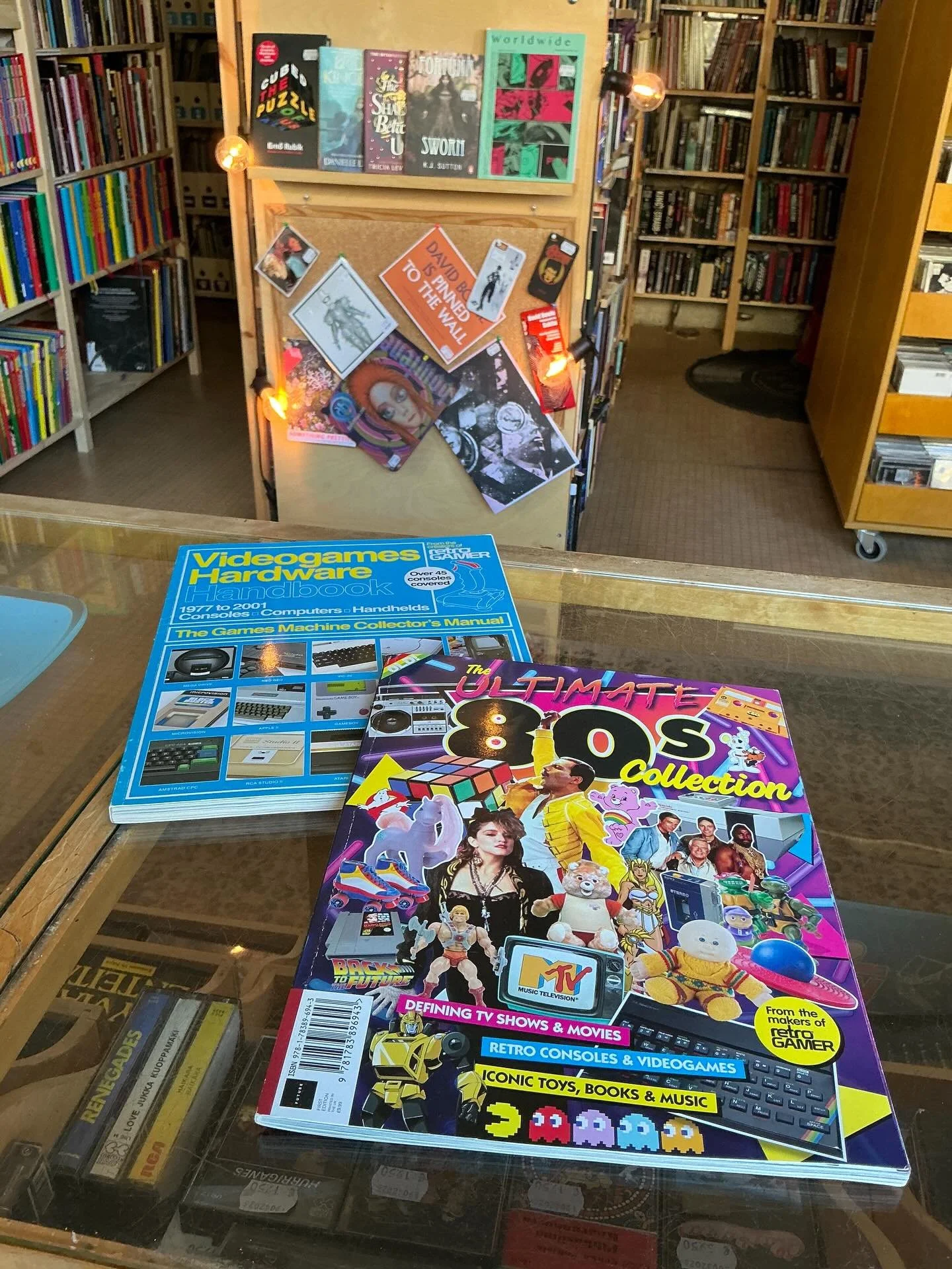 Pienyritt&auml;jyys on rankkaa puuhaa. Ty&ouml;t&auml; riitt&auml;isi kellon ja kalenterin ymp&auml;ri eik&auml; siit&auml; koskaan p&auml;&auml;se kokonaan irti vaikka miten yritt&auml;isi.

Itse olen pyrkinyt tekem&auml;&auml;n selke&auml;&auml; er