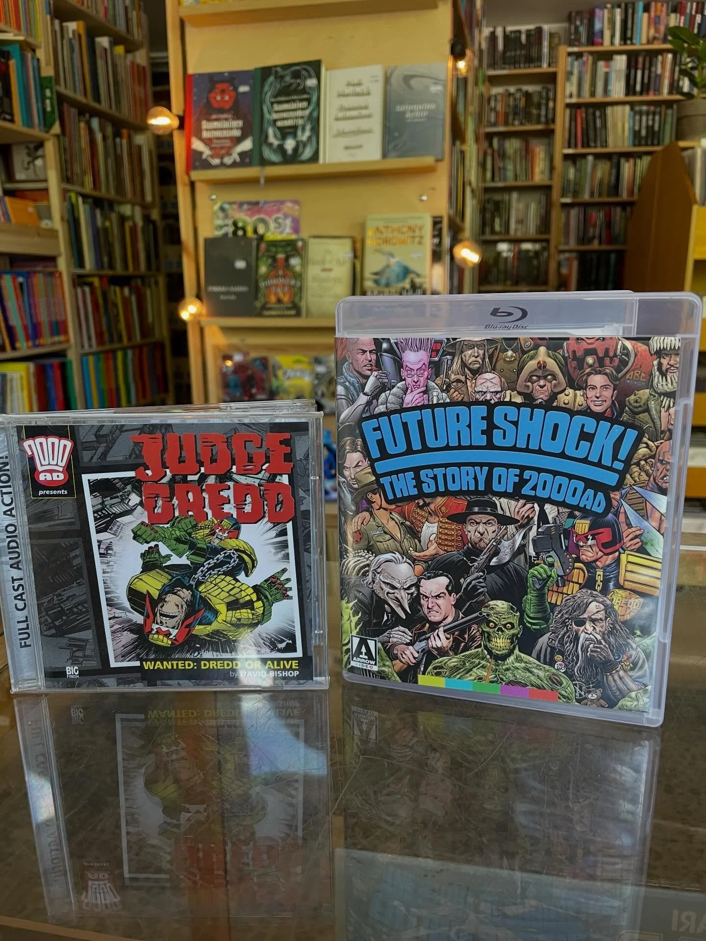 Borag Thungg, maan kansa!

Nyt olisi tarjolla jotain Dredd-fanille, jolla on jo kaikkea. Ensi viikolla olemme n&auml;ill&auml; n&auml;kymin tekem&auml;ss&auml; kotik&auml;ynnin Judge Dredd -sarjakuvaker&auml;ilij&auml;n kokoelmien &auml;&auml;relle j