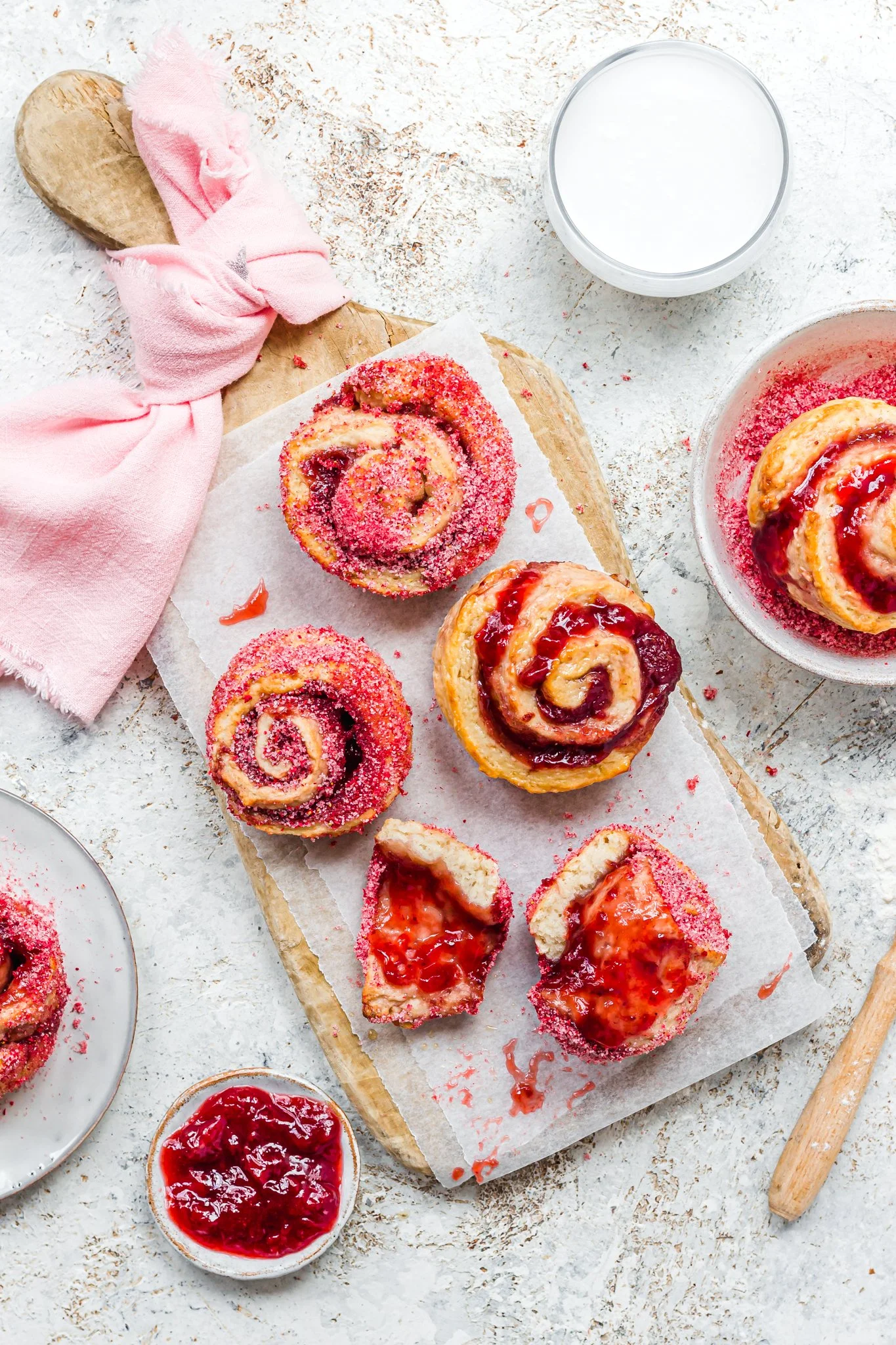 strawberry no-yeast swirl buns