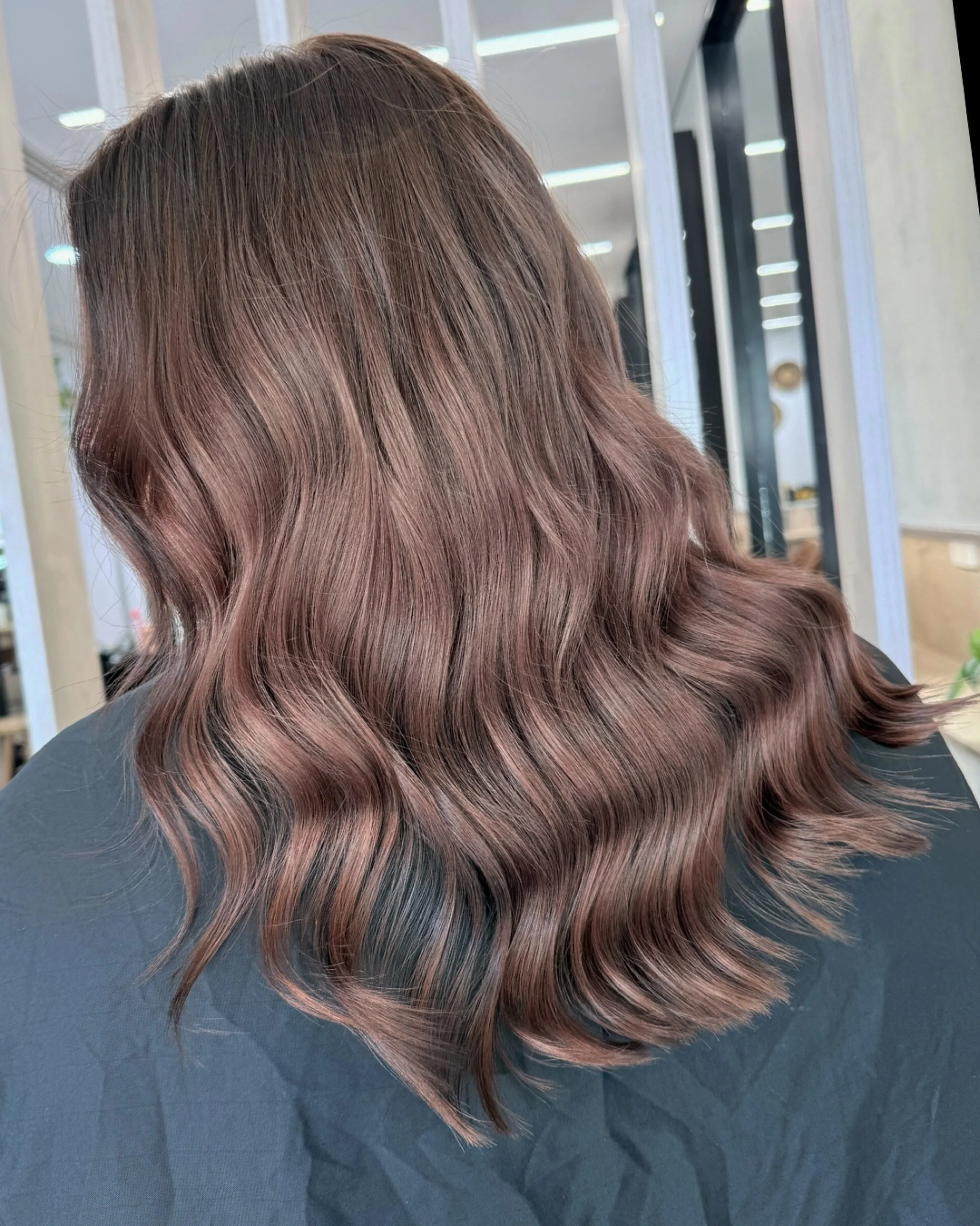 Girls it&rsquo;s hot 🔥 which means&hellip;. it&rsquo;s swimming SZN 👀

Here&rsquo;s a few things to help save your locks from chlorine hair, that weird green tinge or fast colour fade! 

1. O&amp;M C&oslash;r Colour Lock Milk: this guy is an every 